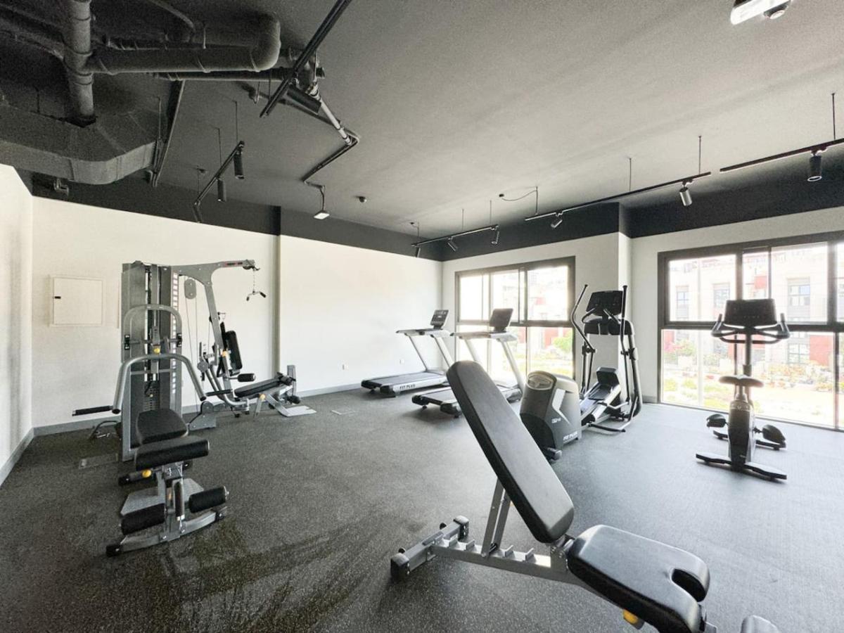 Jvc 2 Bed - Expansive Terrace Apartment