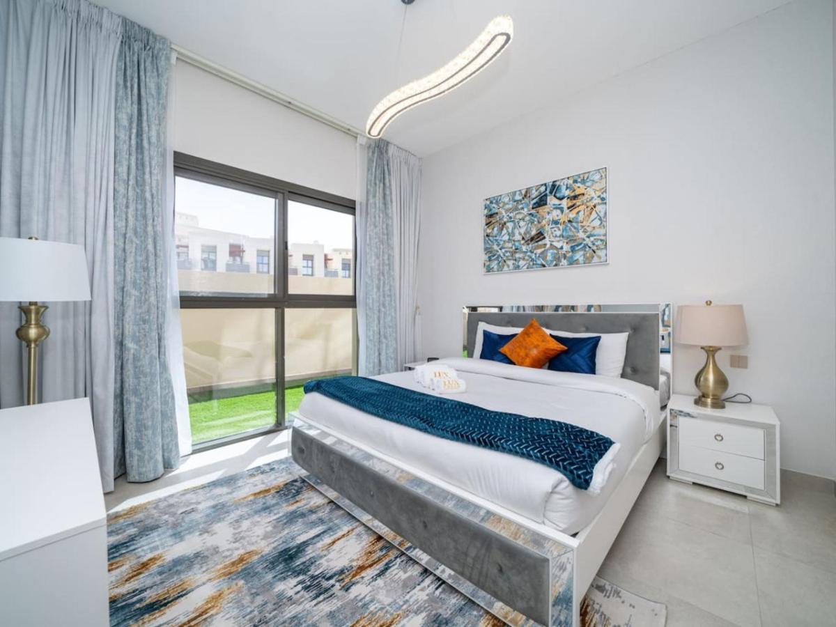 Jvc 2 Bed - Expansive Terrace Apartment *