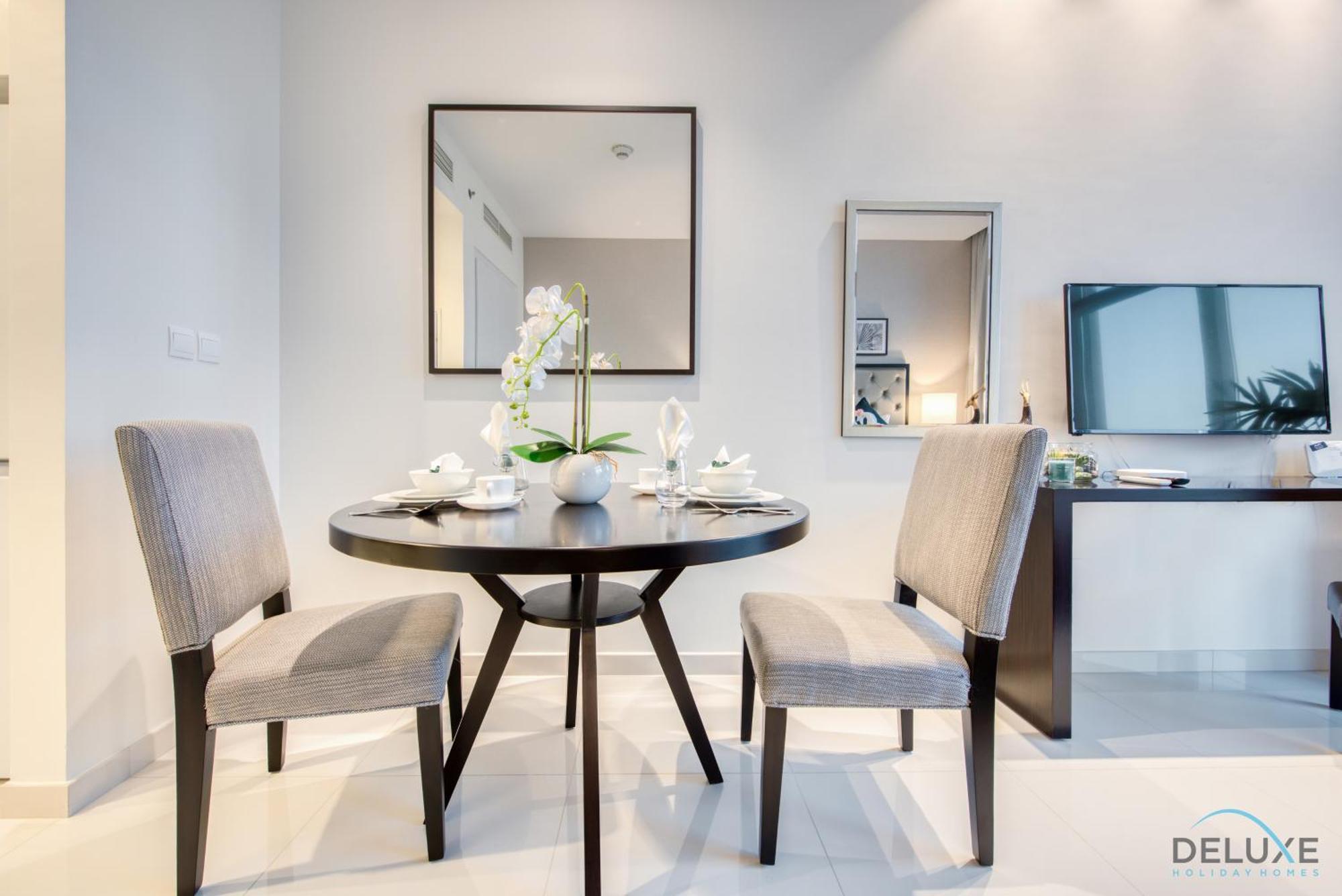 Charming In Celestia A, South By Deluxe Homes Apartment
