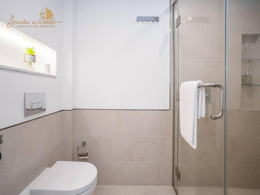 Stunning Burj View 1 Bhk Dubai