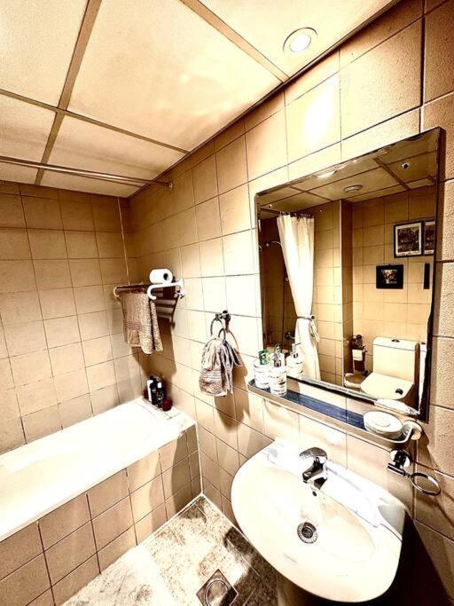 Cozy Modern ! Dubai