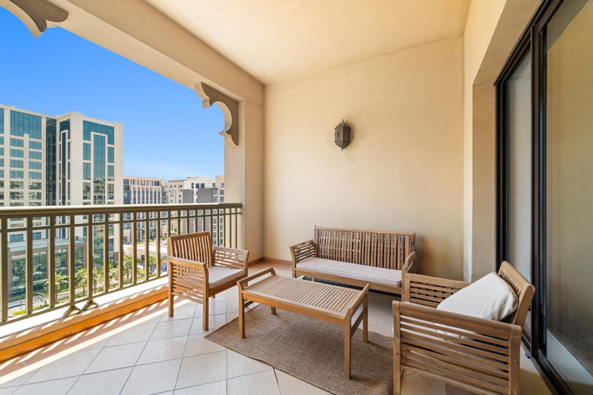 Stonetree - Spacious - Fairmont Access Apartment