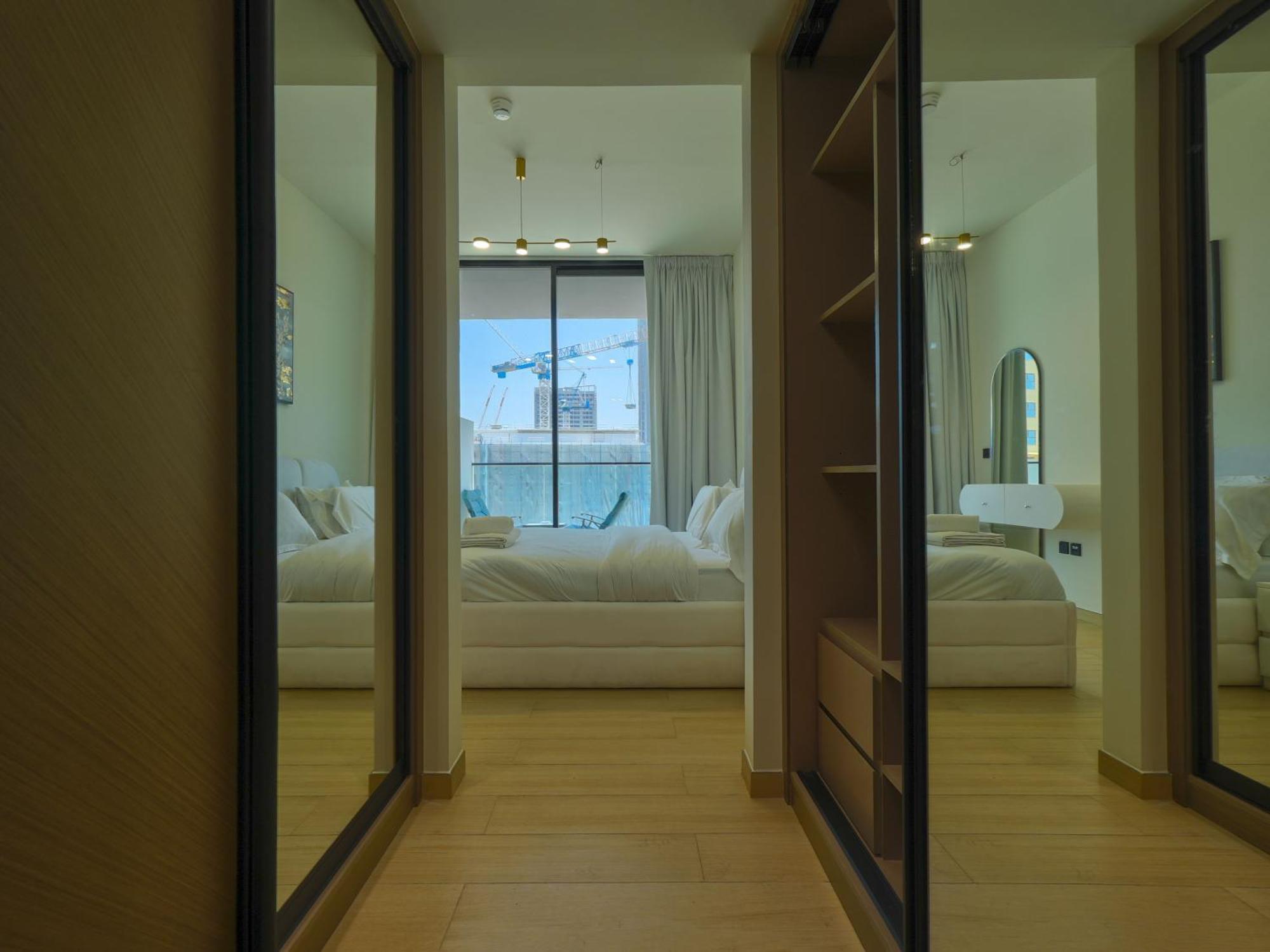 Executive One Br In Jvc By Anw Apartment *