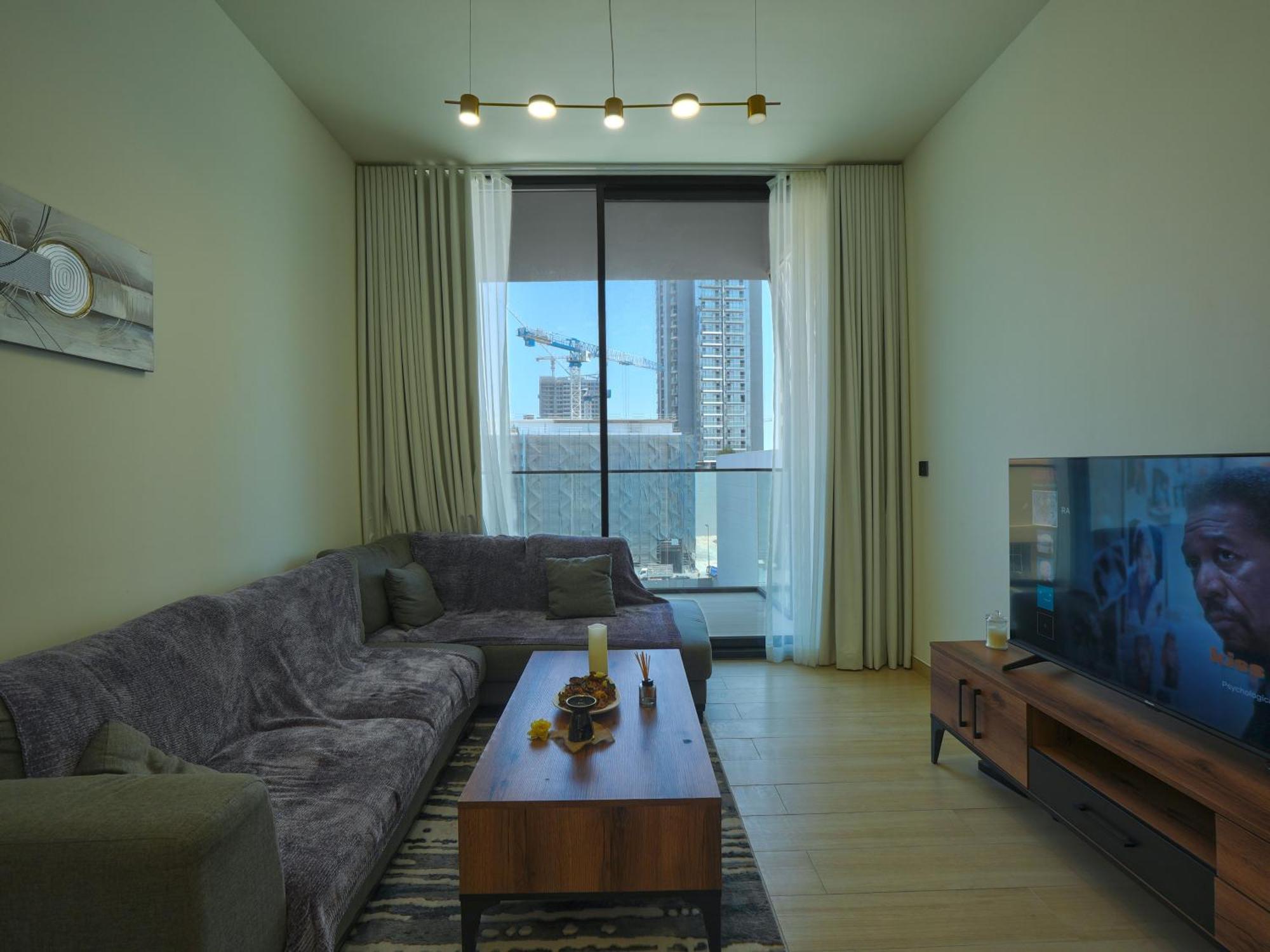 Executive One Br In Jvc By Anw Apartment *