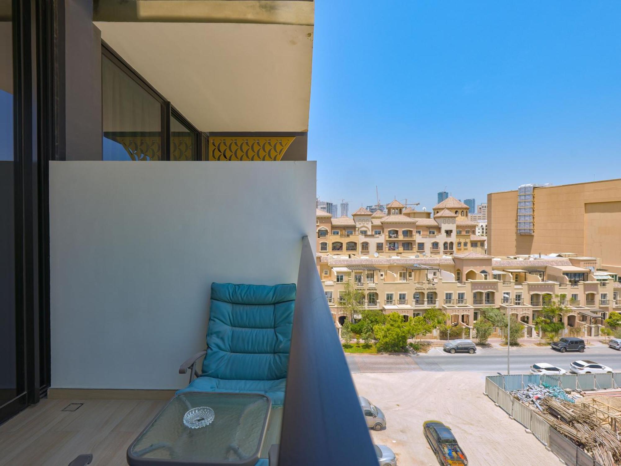 Executive One Br In Jvc By Anw Apartment *