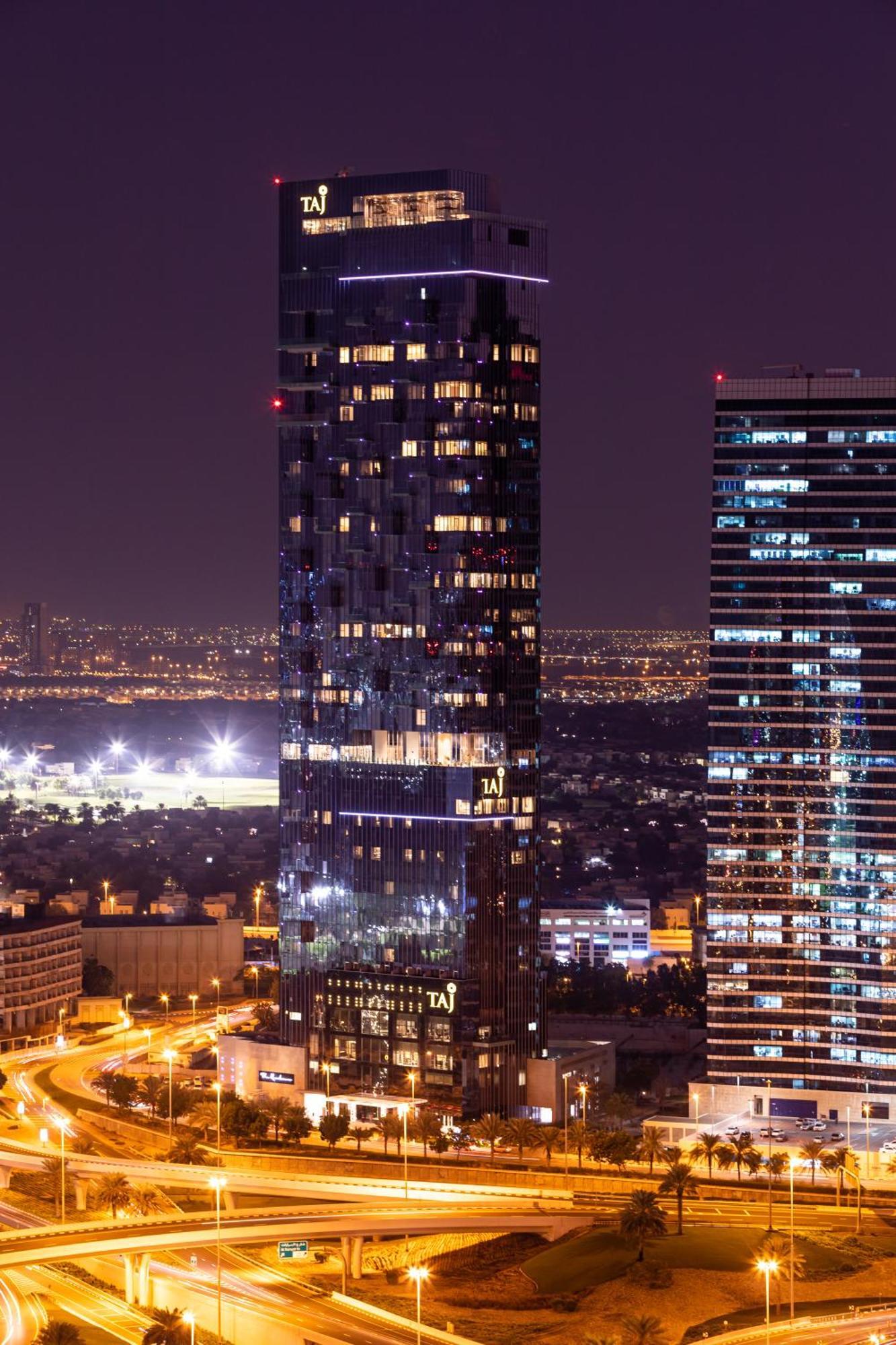 Taj Jumeirah Lakes Towers 5*