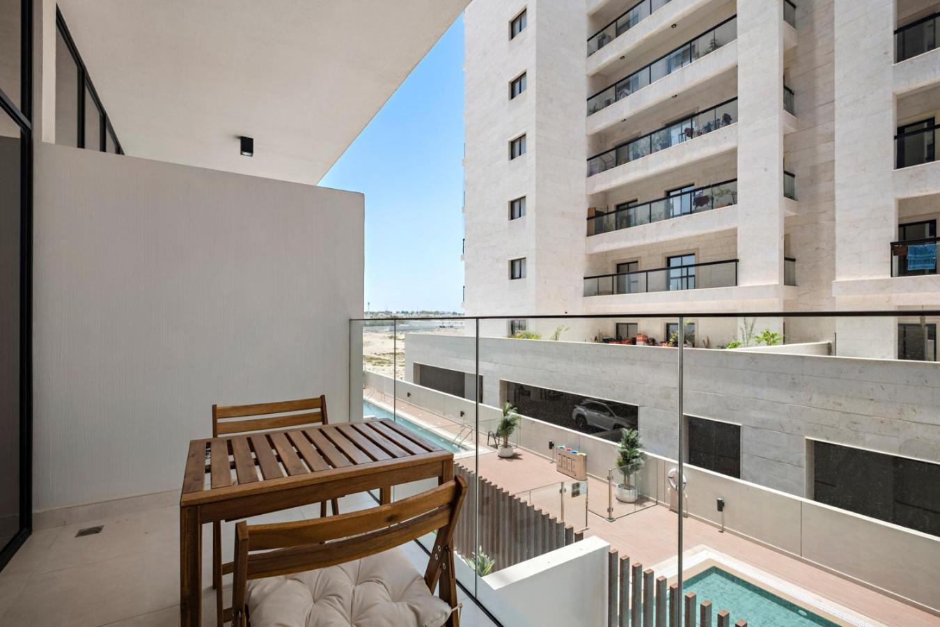 Stonetree - Modern - Brand New Apartment