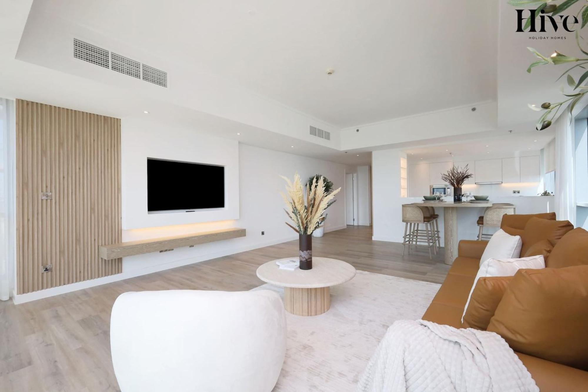 Luxury 3 Bedroom With Golf Course Views Apartment