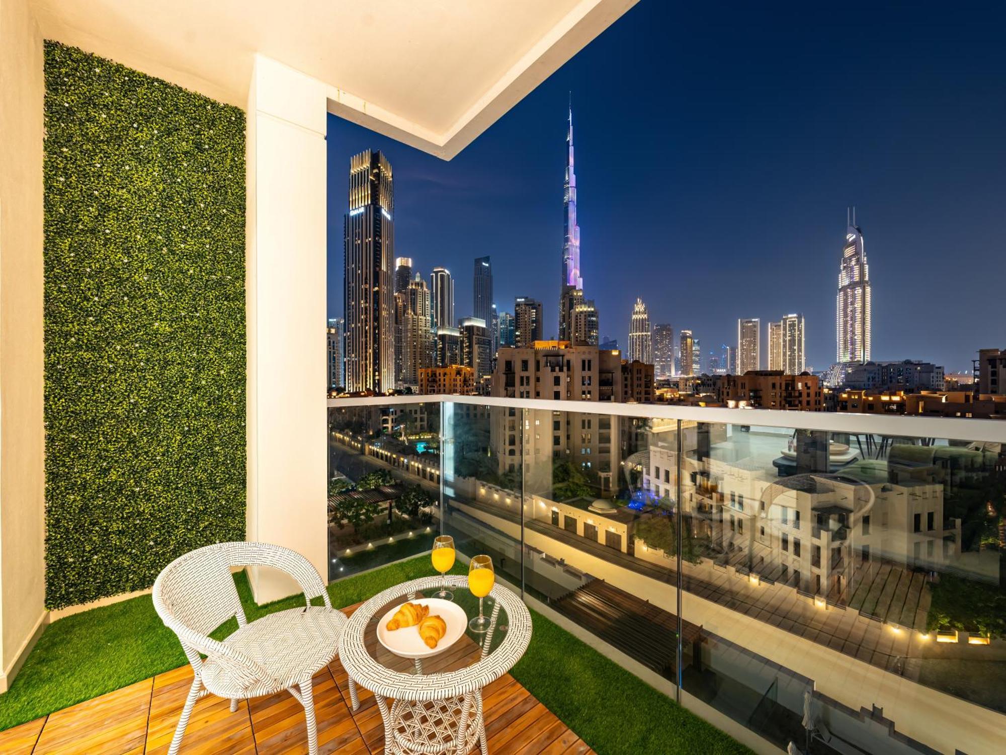 Stunning Two Bedroom With Private Balcony & Burj Khalifa By Luxury Space Apartment Dubai