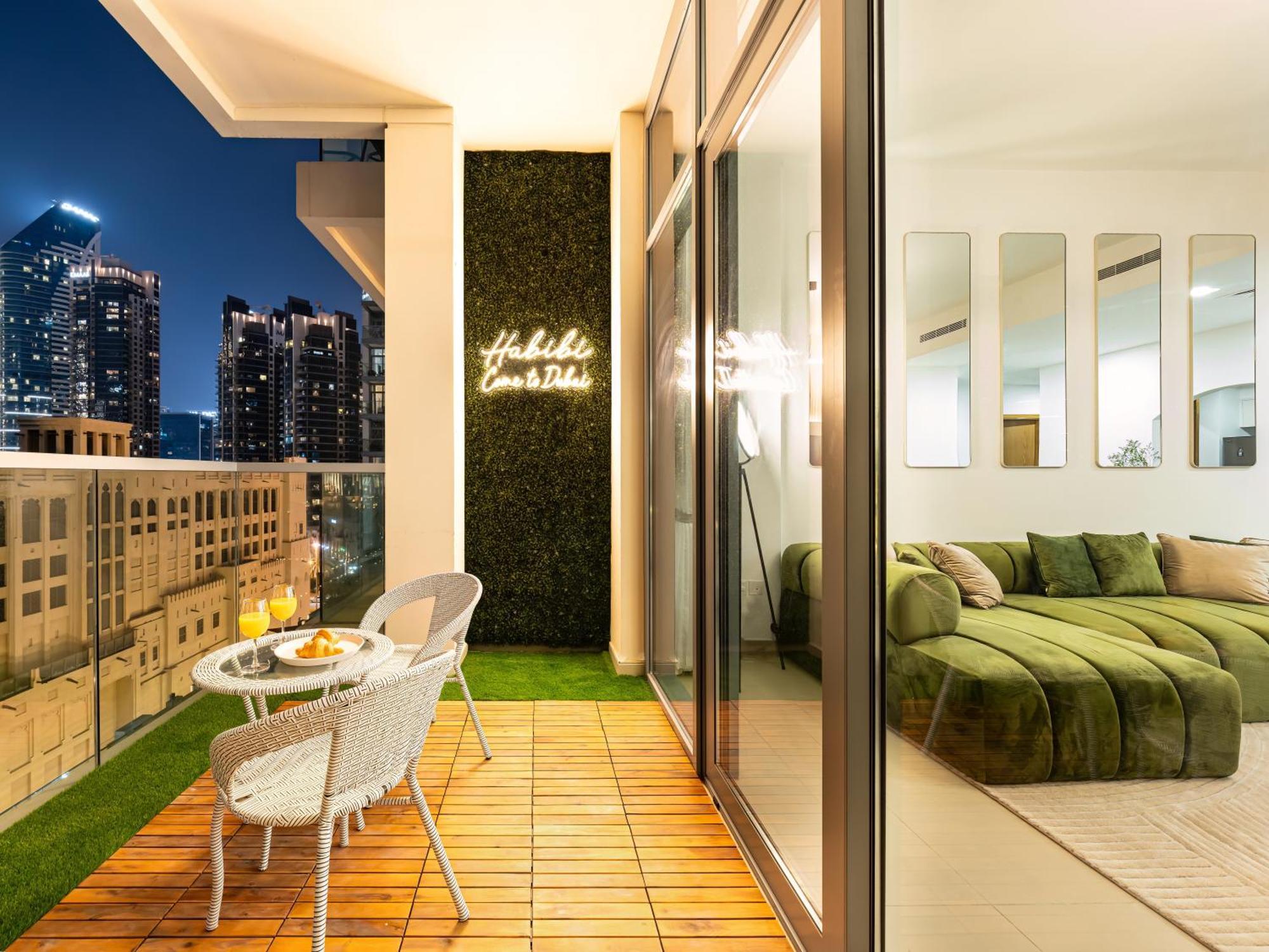 Stunning Two Bedroom With Private Balcony & Burj Khalifa By Luxury Space Apartment
