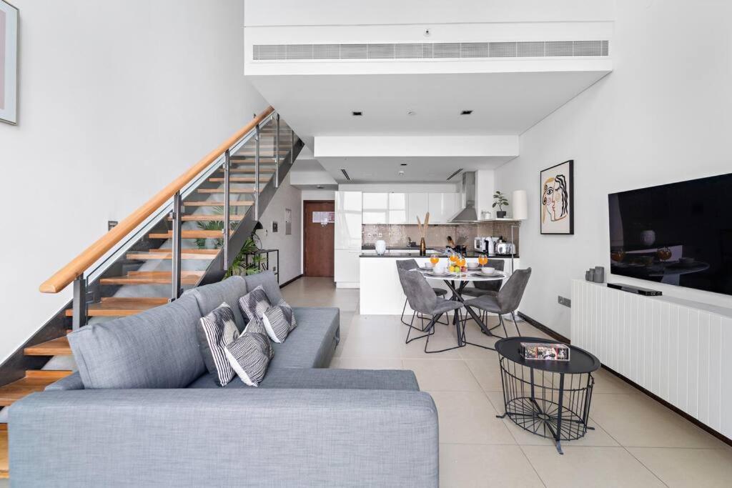 First Class 1br Sophisticated Duplex Living Apartment *