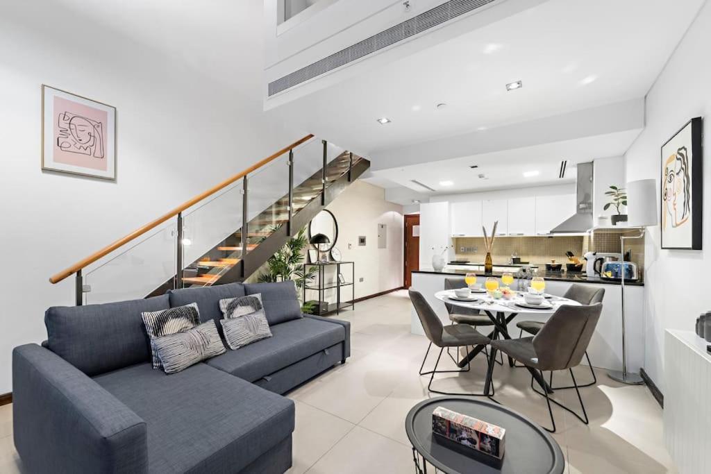 First Class 1br Sophisticated Duplex Living Apartment Dubai