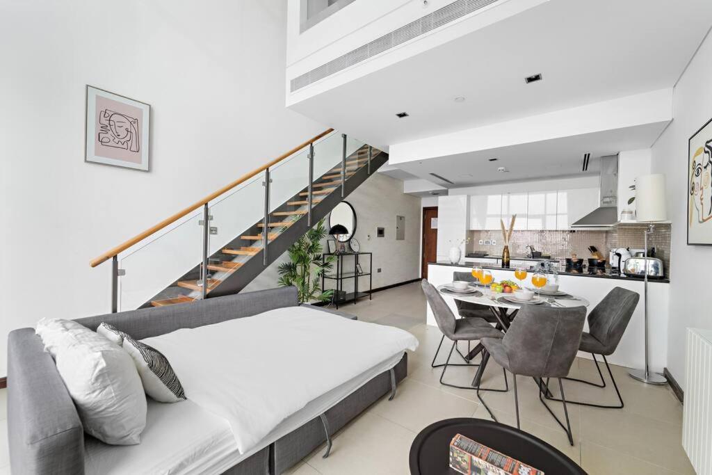 First Class 1br Sophisticated Duplex Living Dubai