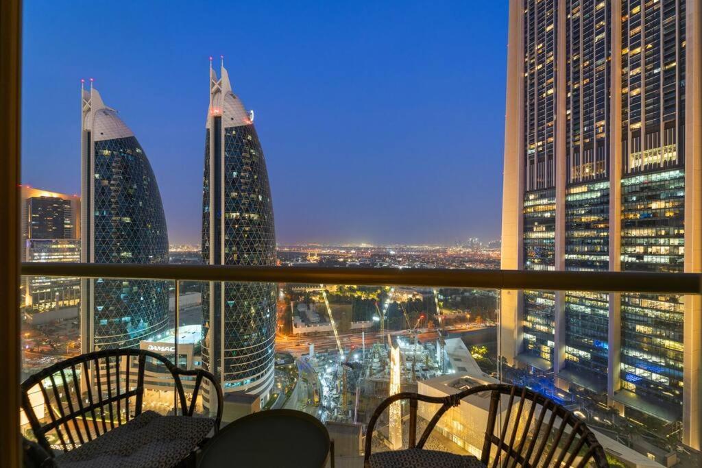 First Class 1br Sophisticated Duplex Living Apartment