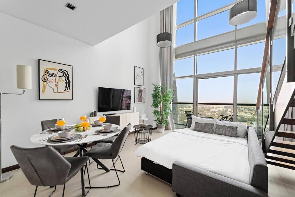 First Class 1br Sophisticated Duplex Living