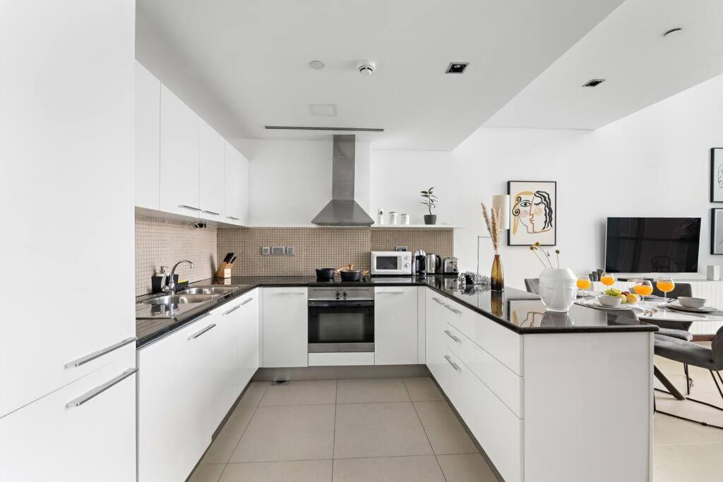 First Class 1br Sophisticated Duplex Living * Dubai