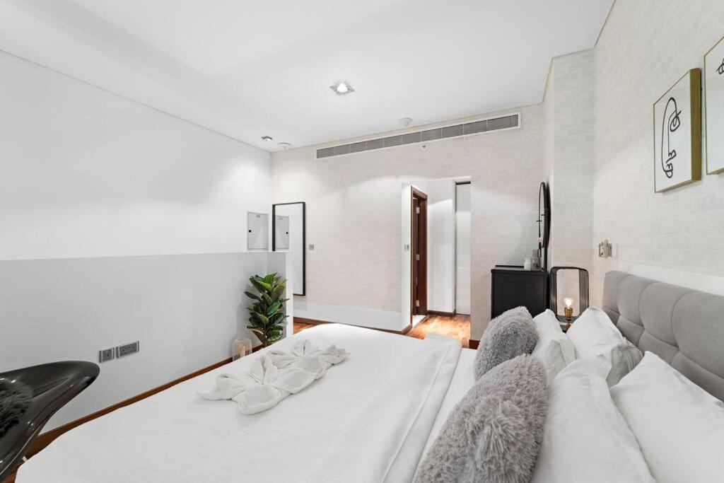 First Class 1br Sophisticated Duplex Living *