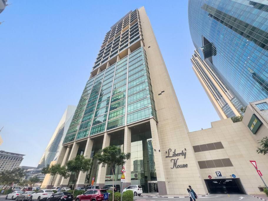 First Class 1br Sophisticated Duplex Living *