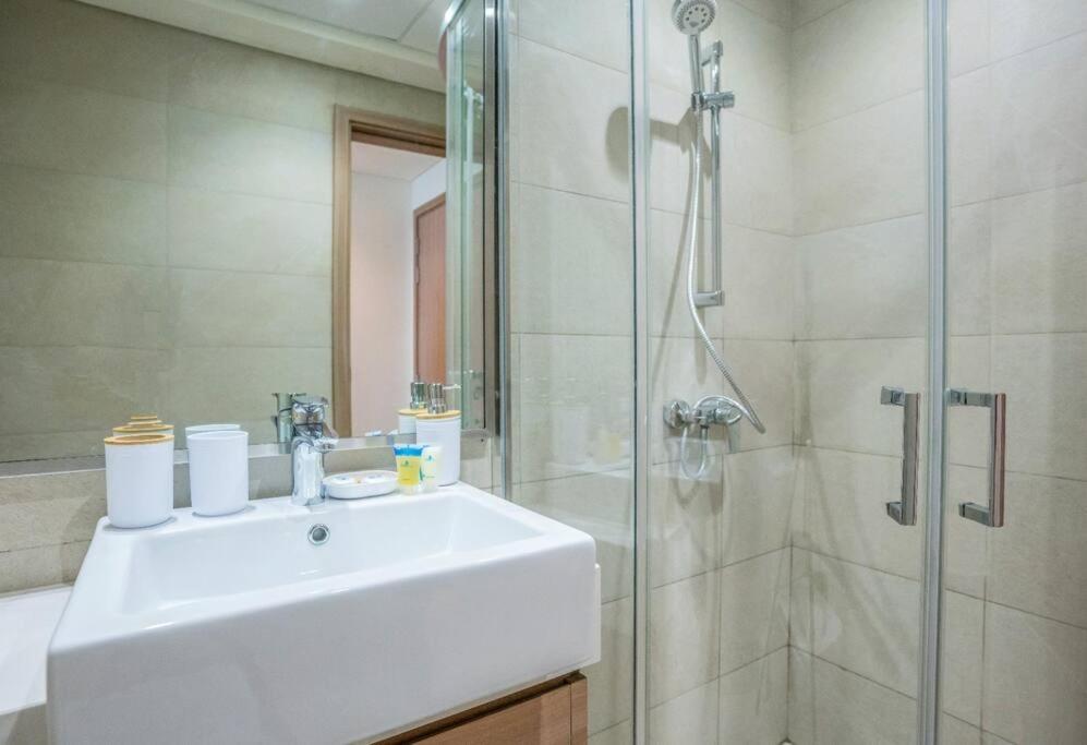 Luxury 1 Bedroom In Azizi Riviera 32 * Dubai
