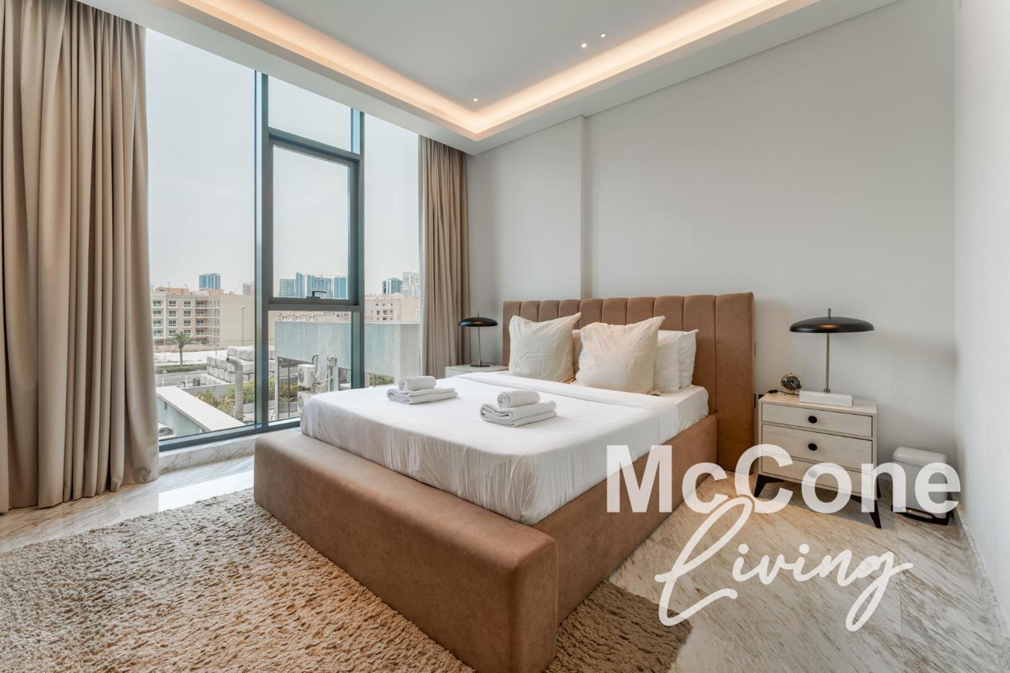 Upscale 2br With Private Terrace & Pool View Apartment *