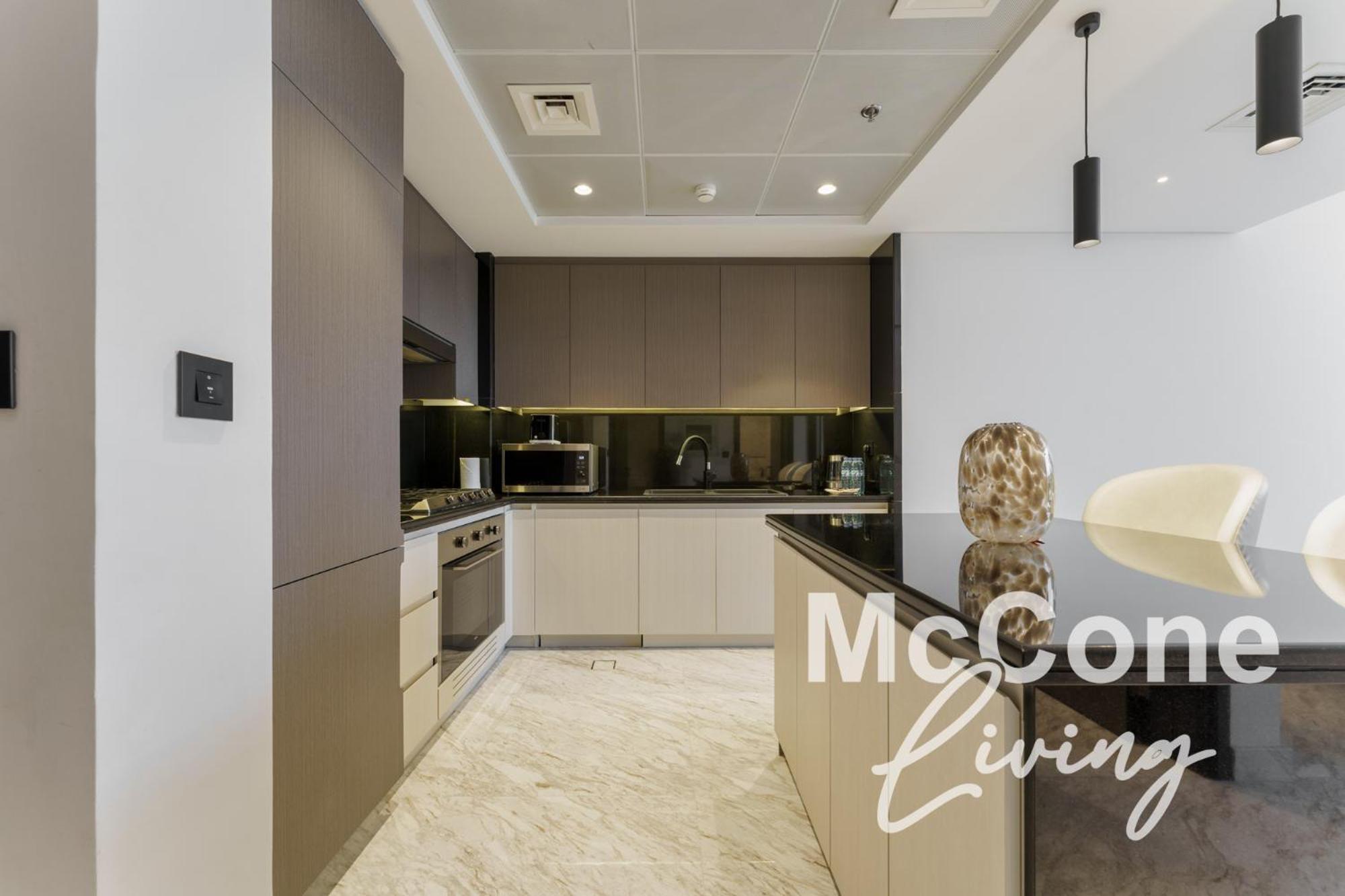 Upscale 2br With Private Terrace & Pool View Apartment Dubai