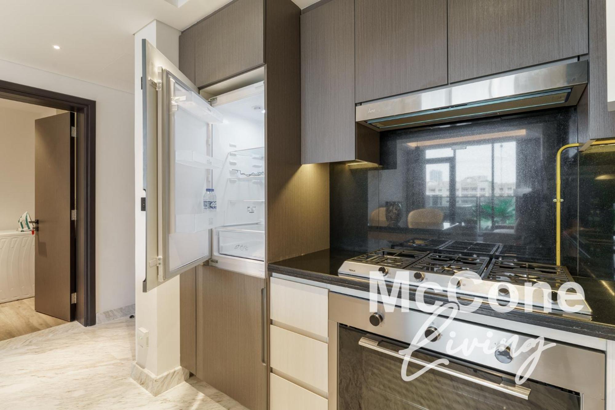 Upscale 2br With Private Terrace & Pool View Apartment Dubai