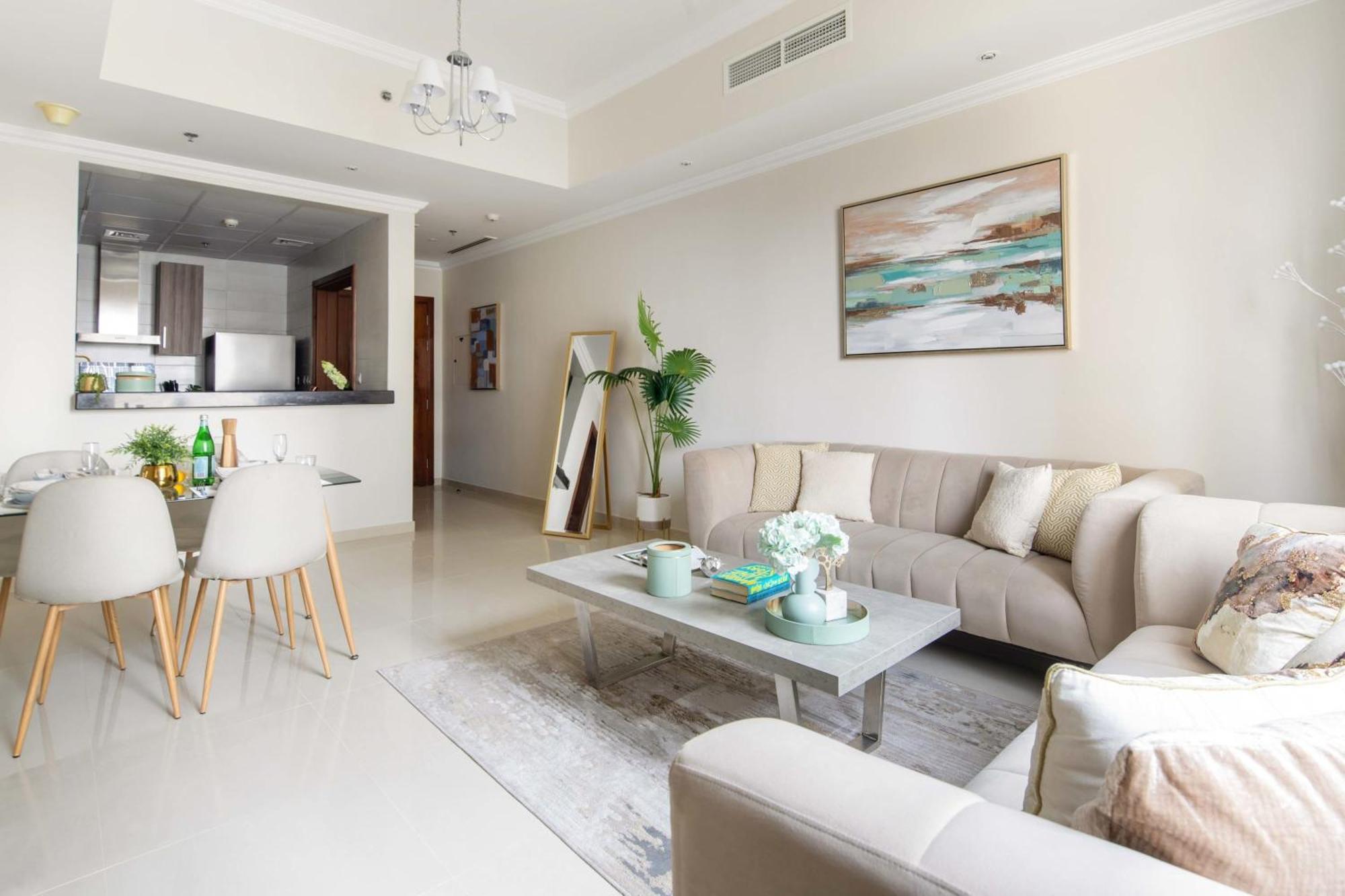 Frank Porter - Dunya Tower Apartment Dubai