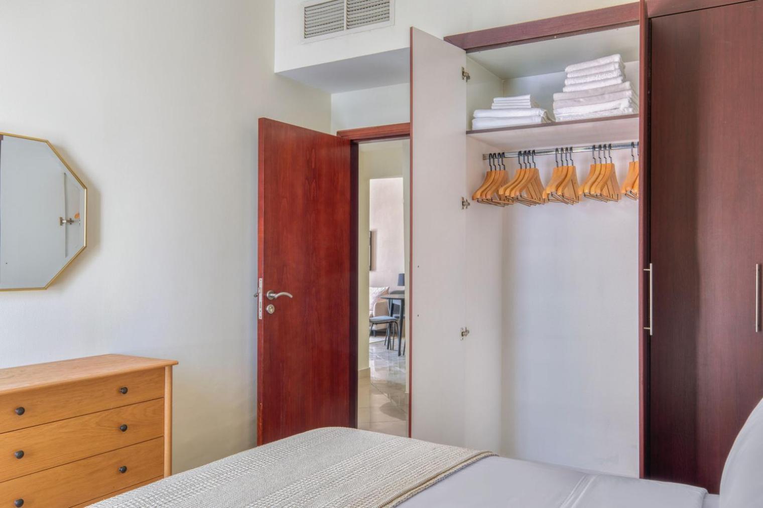 Blueground Jlt View Fully Furnished Dxb-1499 Apartment