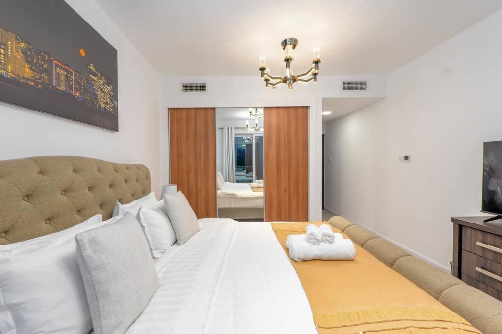 Sky High Lux 2 Bdr Marina Apartment Dubai
