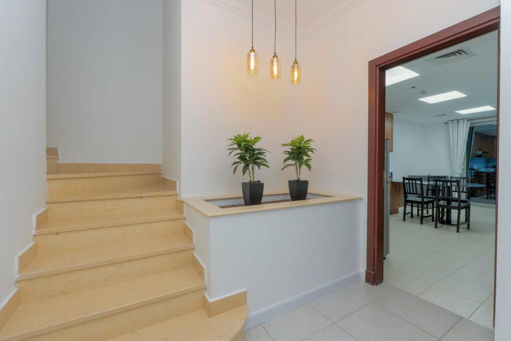 Sky High Lux 2 Bdr Marina Apartment