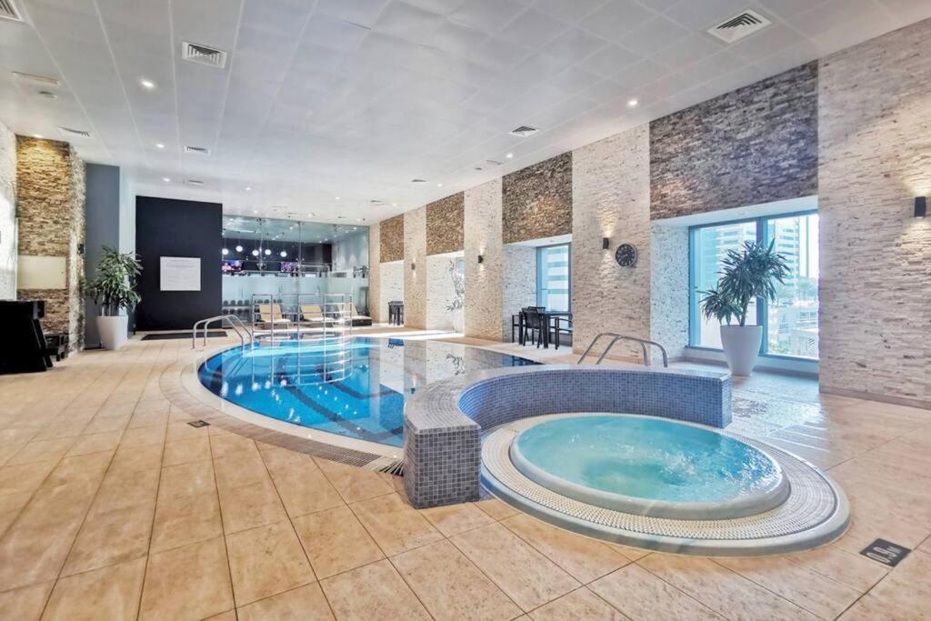 Sky High Lux 2 Bdr Marina *
