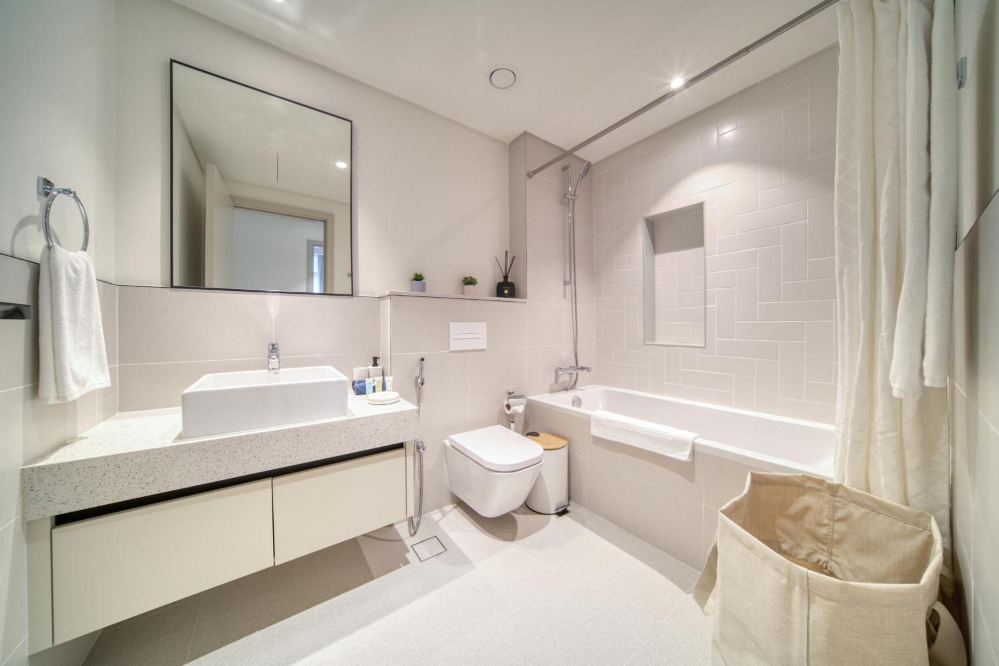 Luxury 2-bed L Emaar Beachfront Apartment *