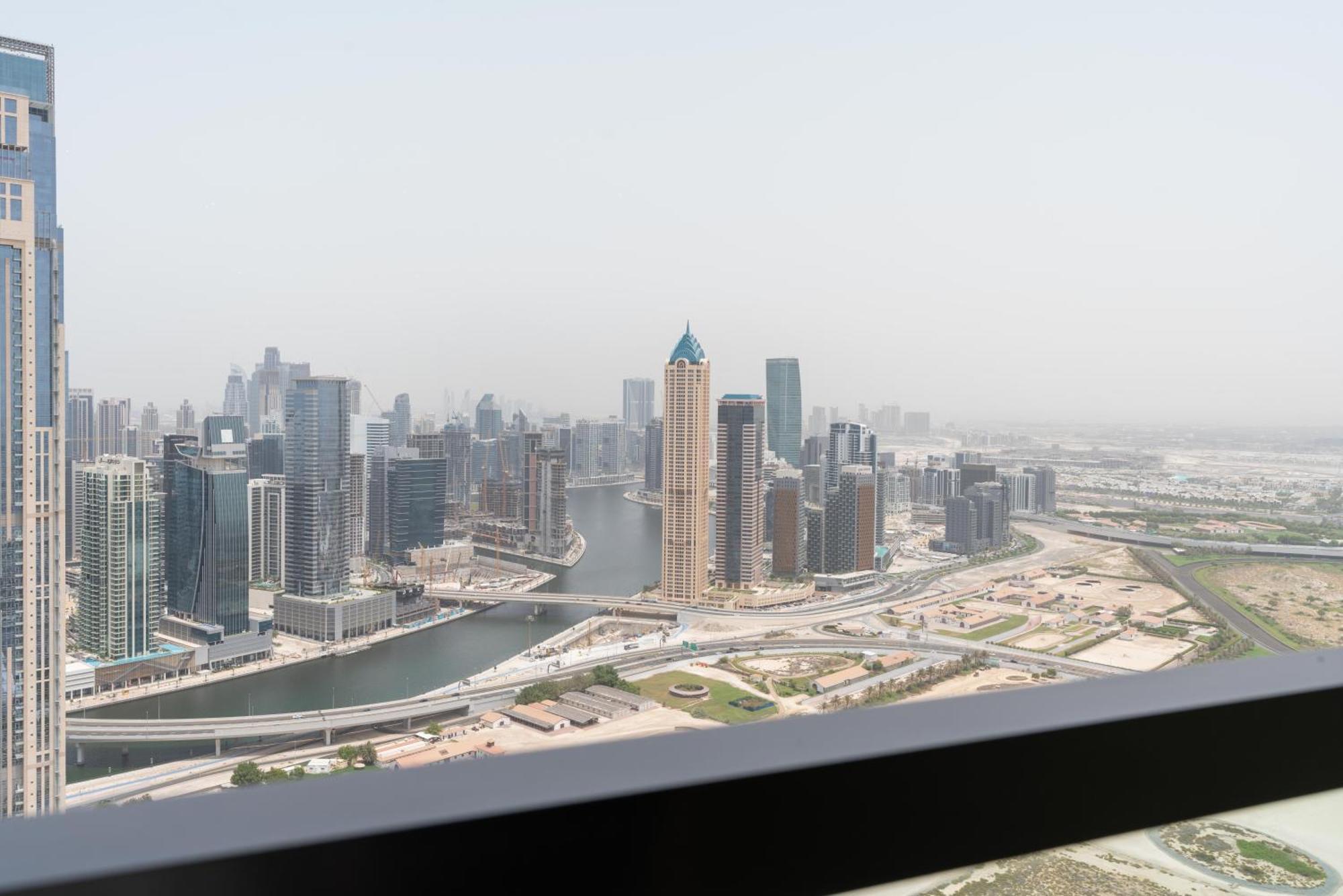 Lux Aykon Tower I Skyline Canal Views * Dubai