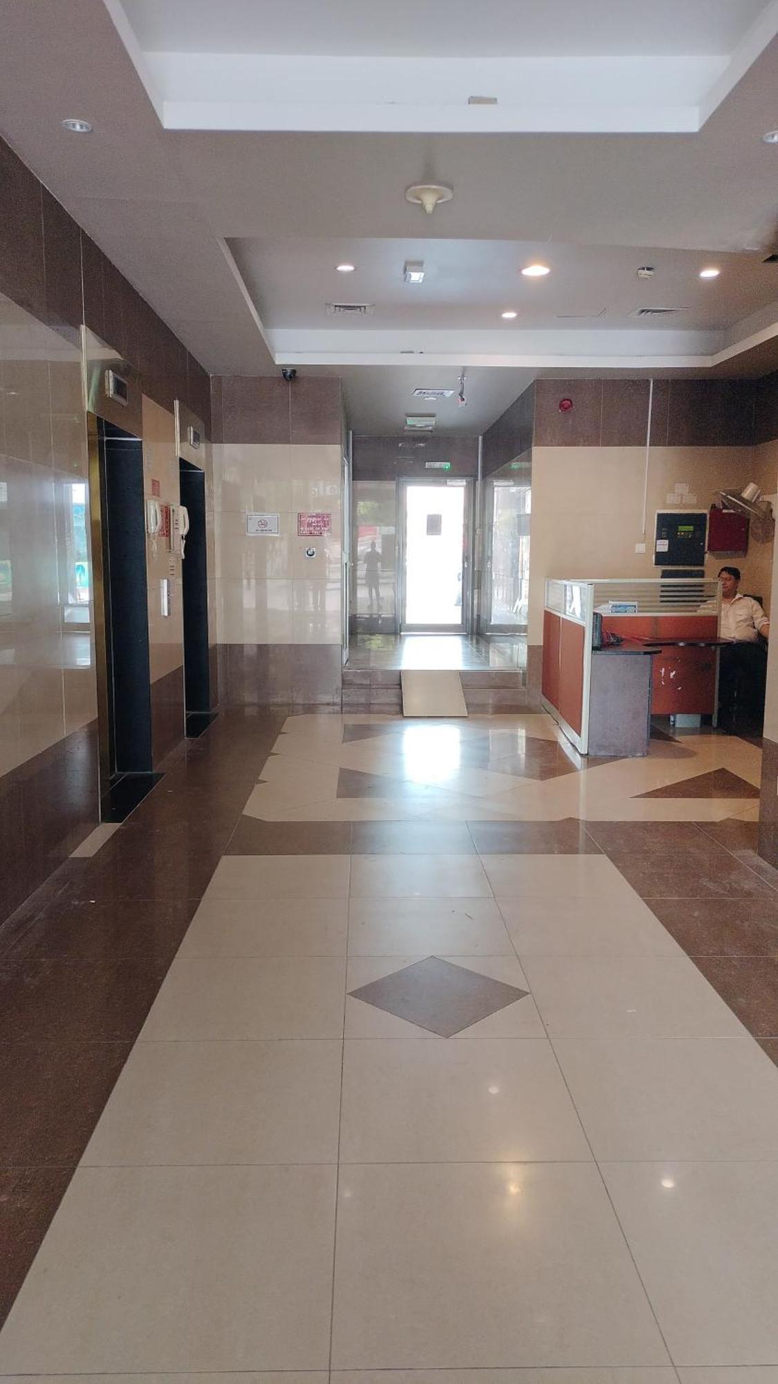 Loft And Full Partition Near Deira Fish Roundabout Metro Hostel *
