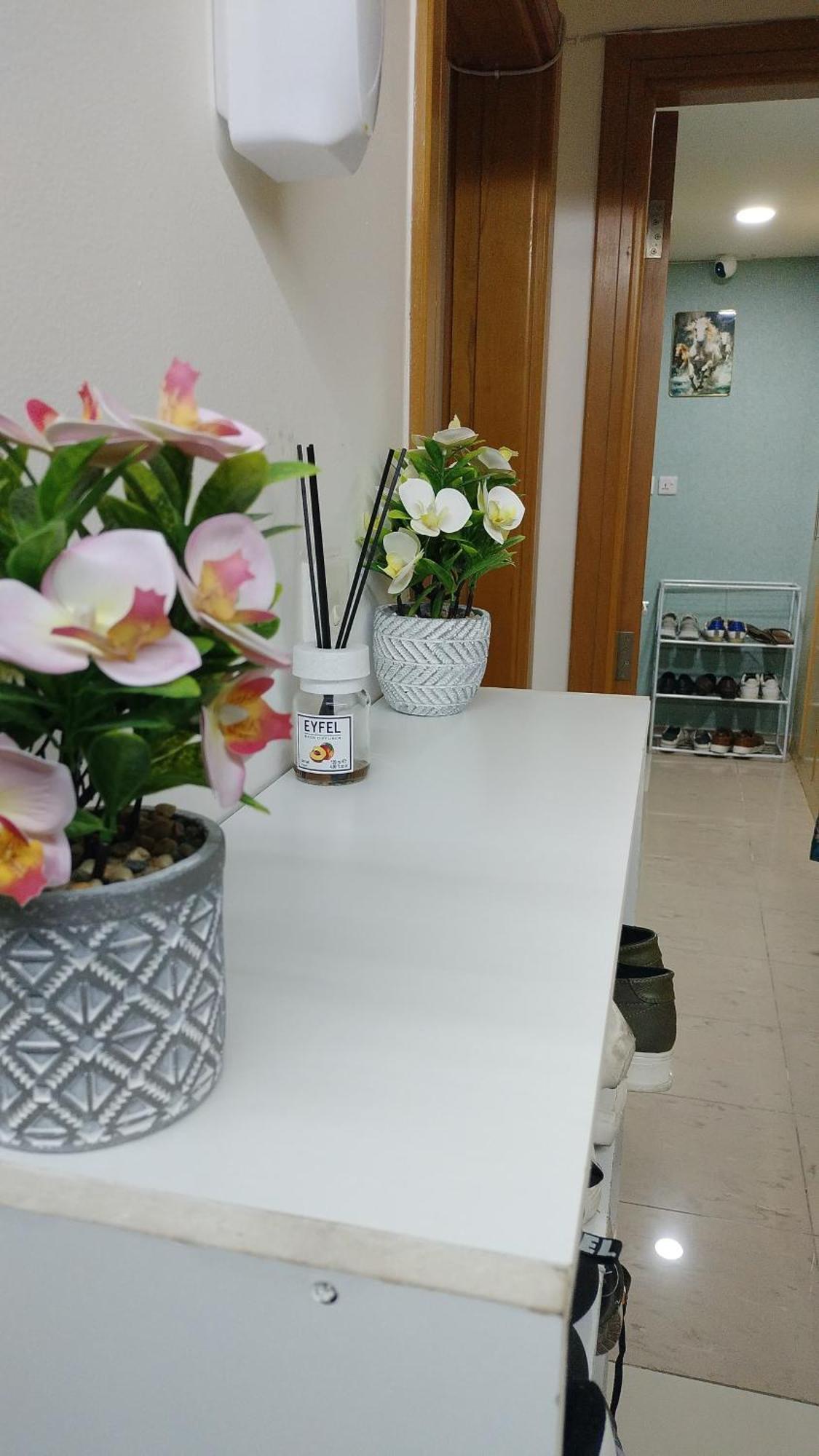 Loft And Full Partition Near Deira Fish Roundabout Metro Hostel