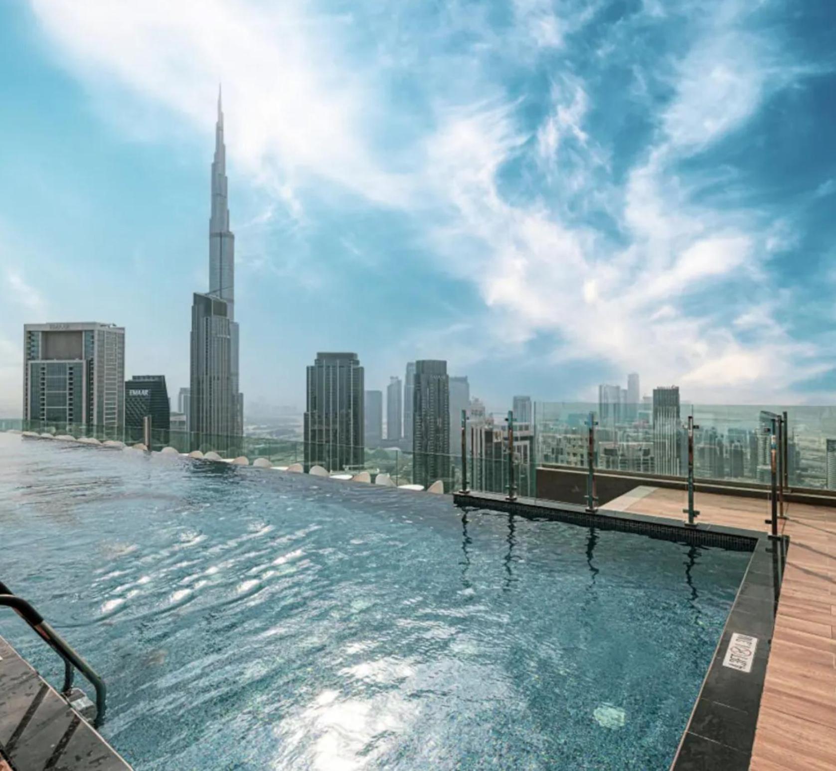 Bright High Floor In A 5 Star Resident Tower W Burj View And Access To 64th Infinity Pool, Gym, Sauna, Spa, Restaurants, Bars And