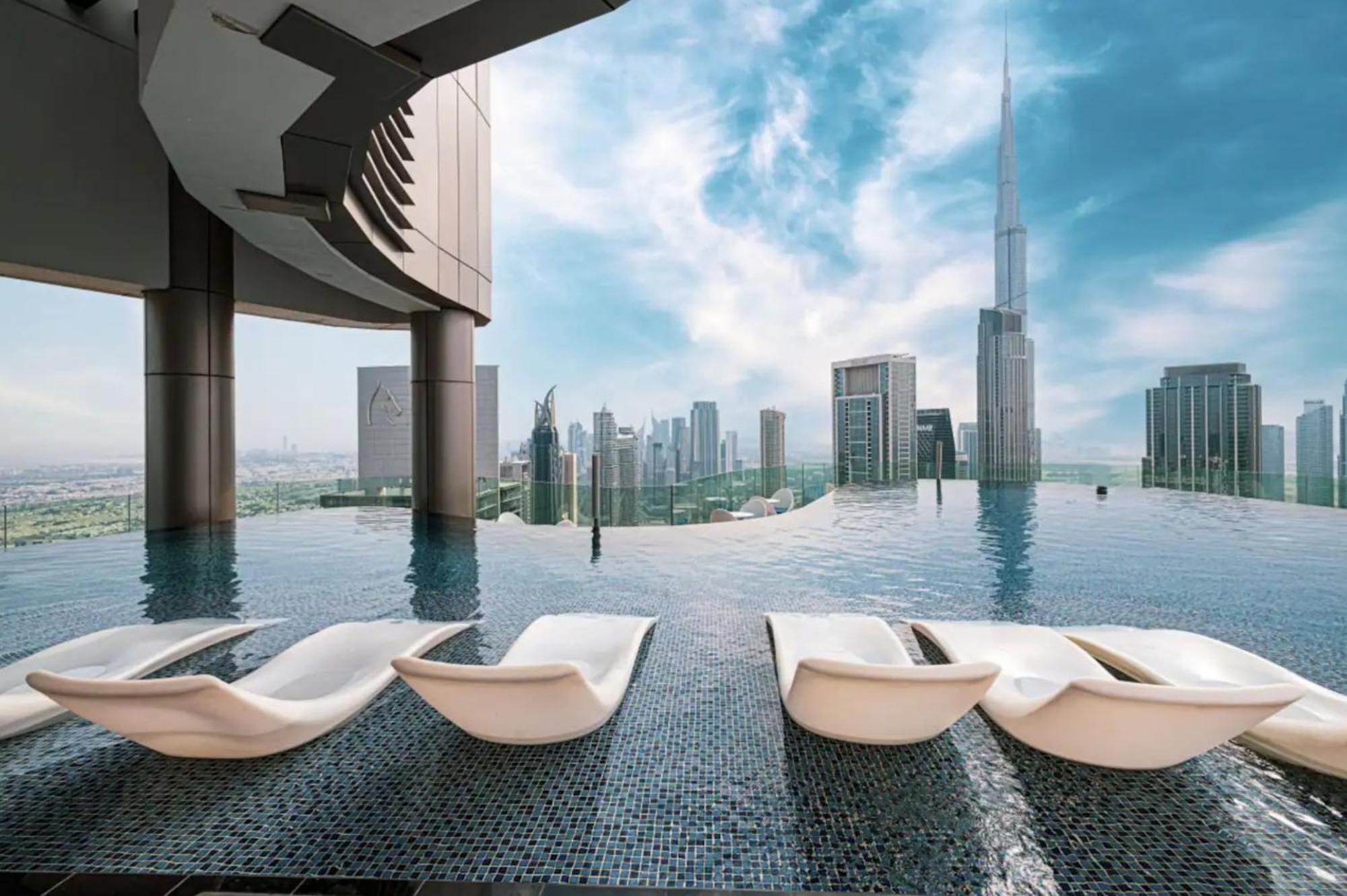 Apartment Bright High Floor In A 5 Star Resident Tower W Burj View And Access To 64th Infinity Pool, Gym, Sauna, Spa, Restaurants, Bars And