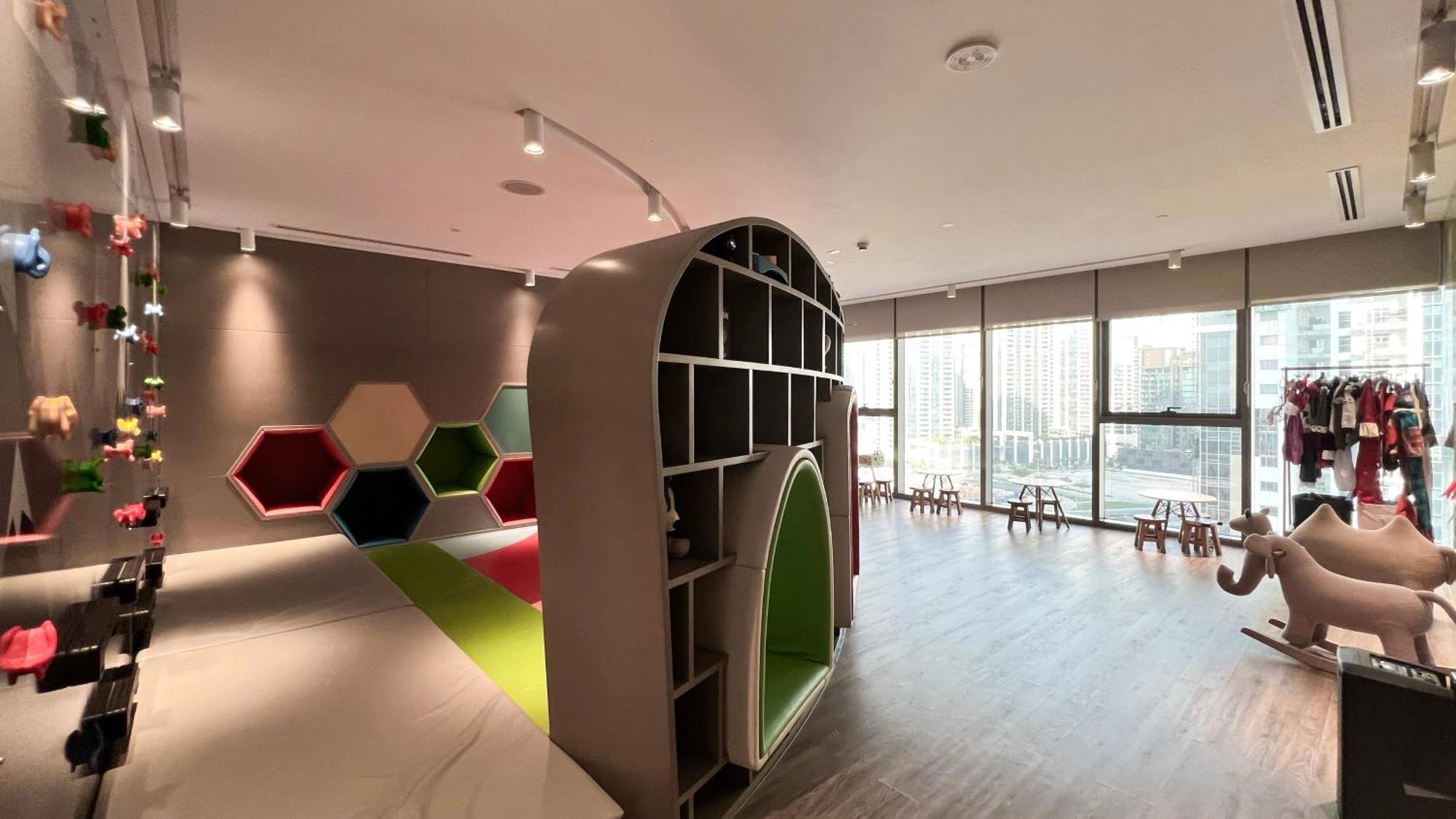 Bright High Floor In A 5 Star Resident Tower W Burj View And Access To 64th Infinity Pool, Gym, Sauna, Spa, Restaurants, Bars And Apartment *