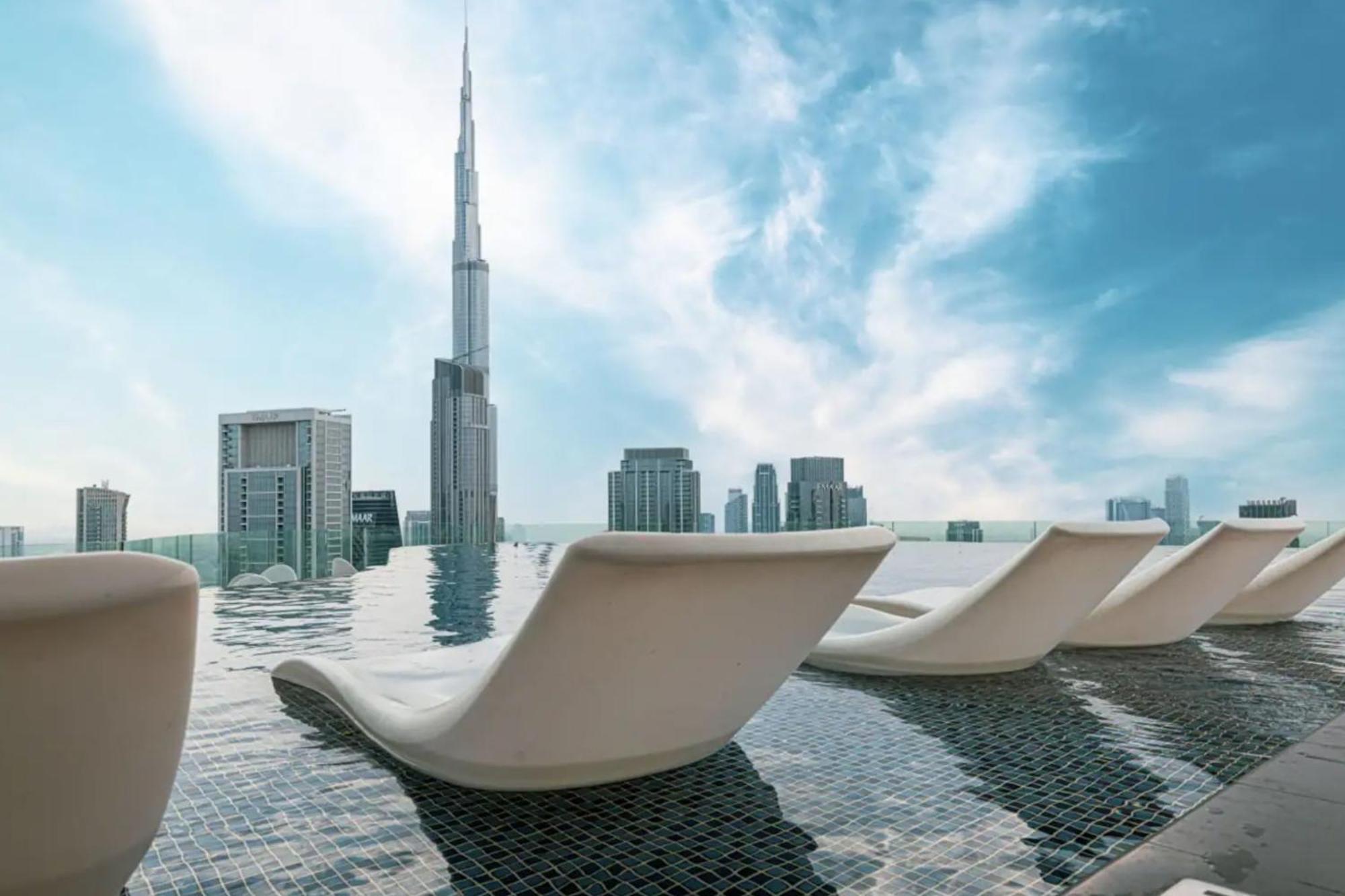 Apartment Bright High Floor In A 5 Star Resident Tower W Burj View And Access To 64th Infinity Pool, Gym, Sauna, Spa, Restaurants, Bars And