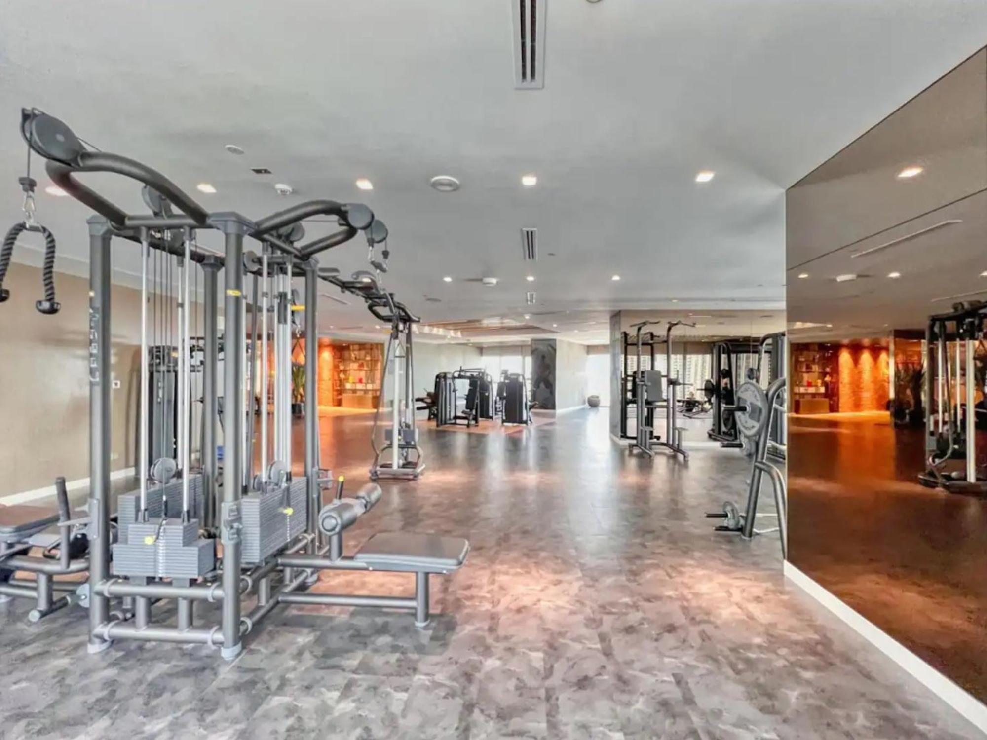 Bright High Floor In A 5 Star Resident Tower W Burj View And Access To 64th Infinity Pool, Gym, Sauna, Spa, Restaurants, Bars And Apartment Dubai