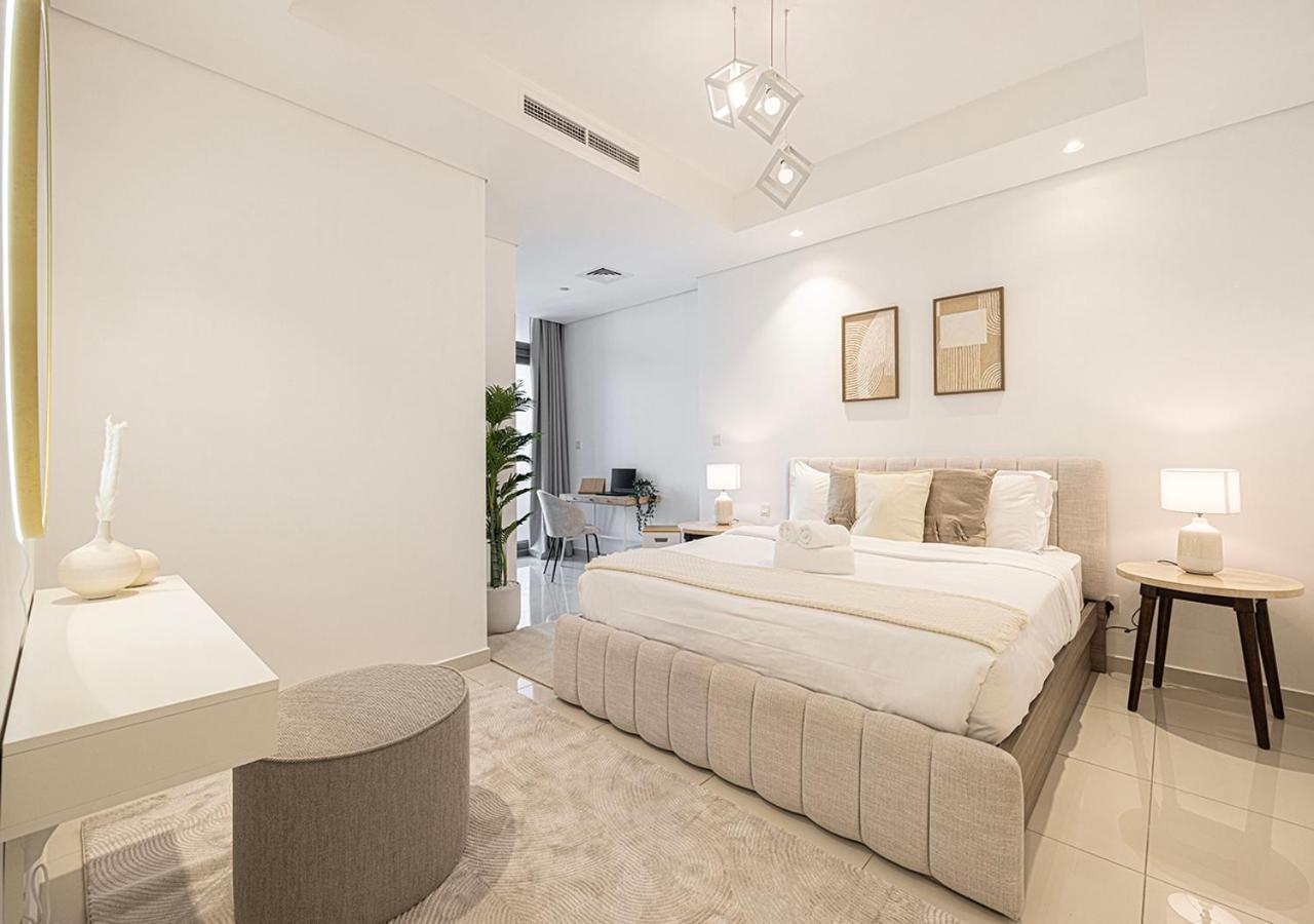Apartment Bright High Floor In A 5 Star Resident Tower W Burj View And Access To 64th Infinity Pool, Gym, Sauna, Spa, Restaurants, Bars And
