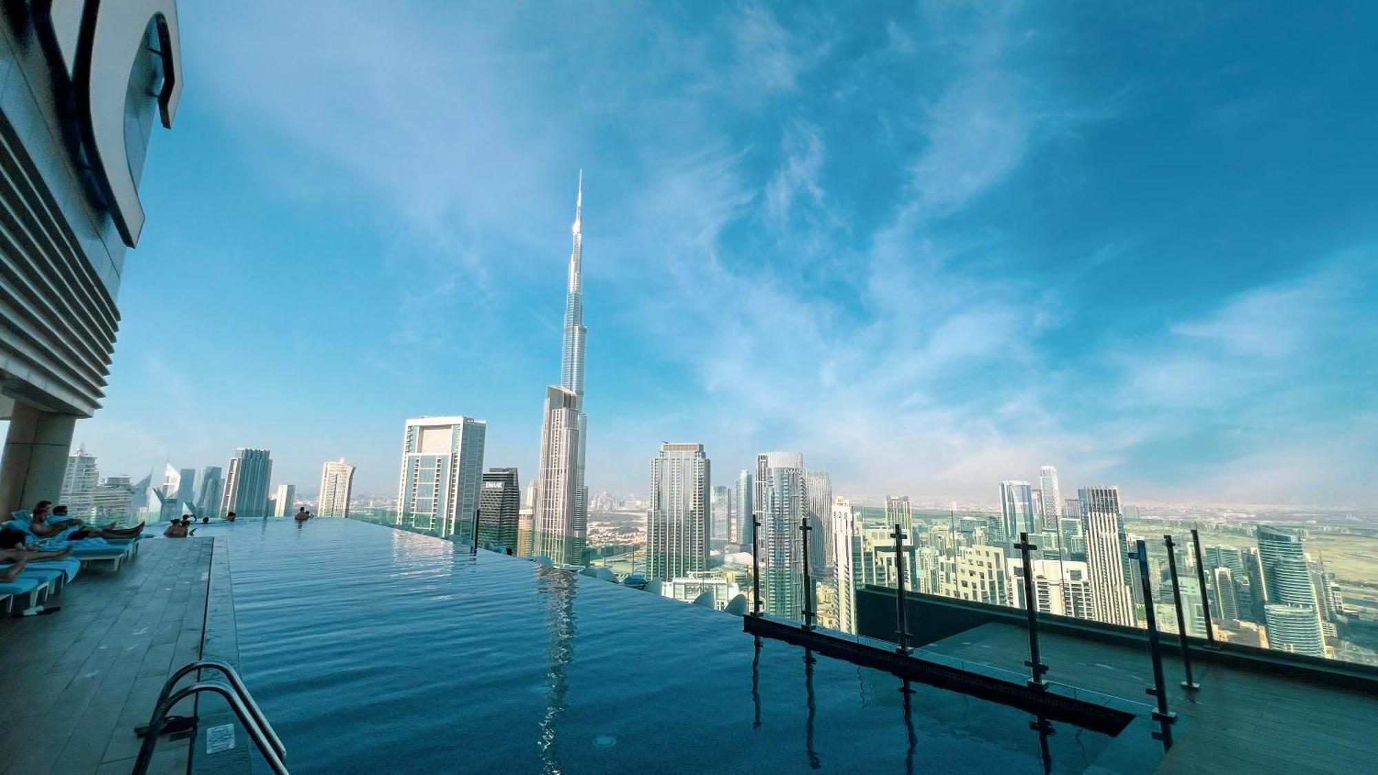 Apartment Bright High Floor In A 5 Star Resident Tower W Burj View And Access To 64th Infinity Pool, Gym, Sauna, Spa, Restaurants, Bars And *