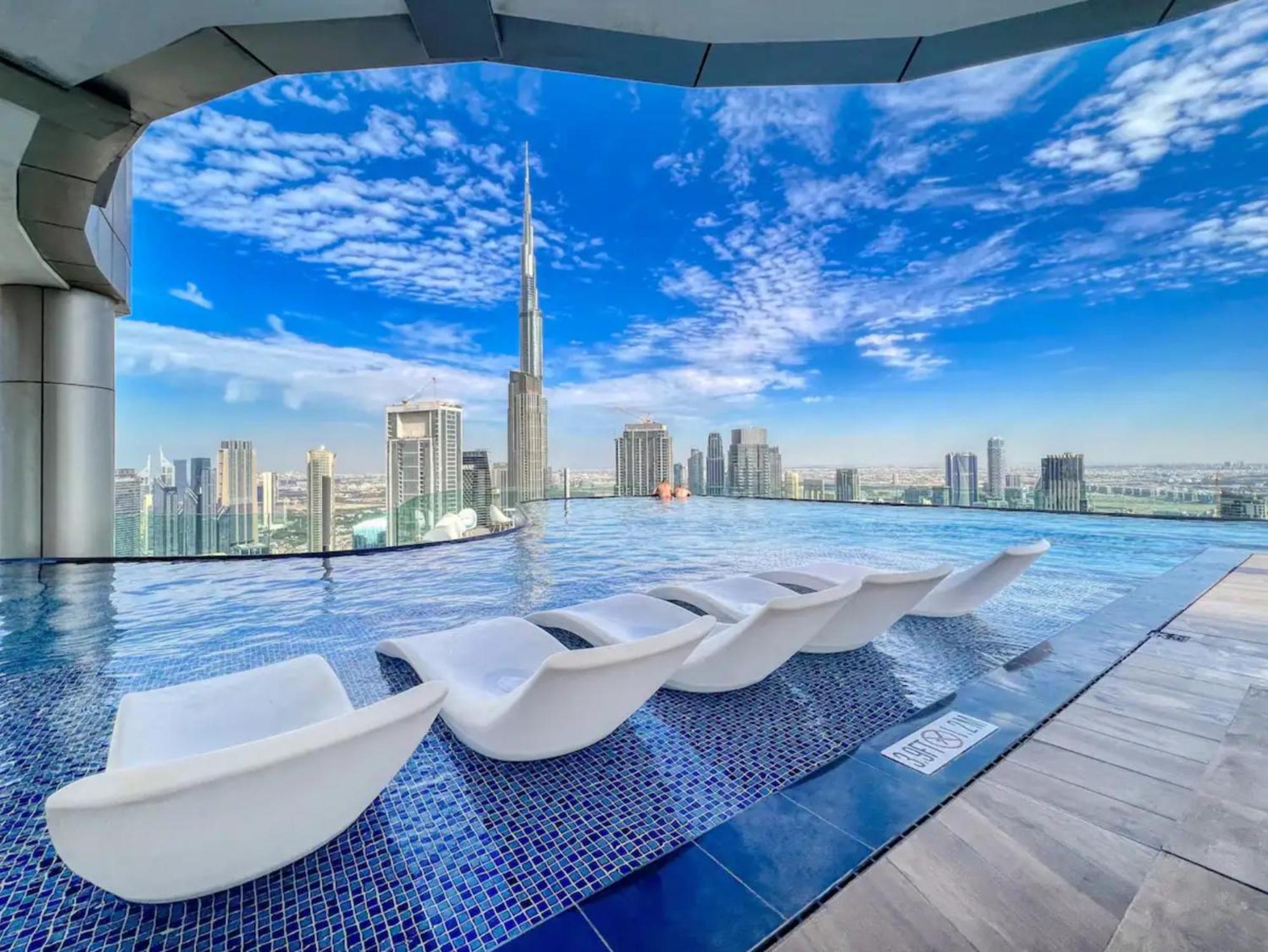 Bright High Floor In A 5 Star Resident Tower W Burj View And Access To 64th Infinity Pool, Gym, Sauna, Spa, Restaurants, Bars And Apartment Dubai