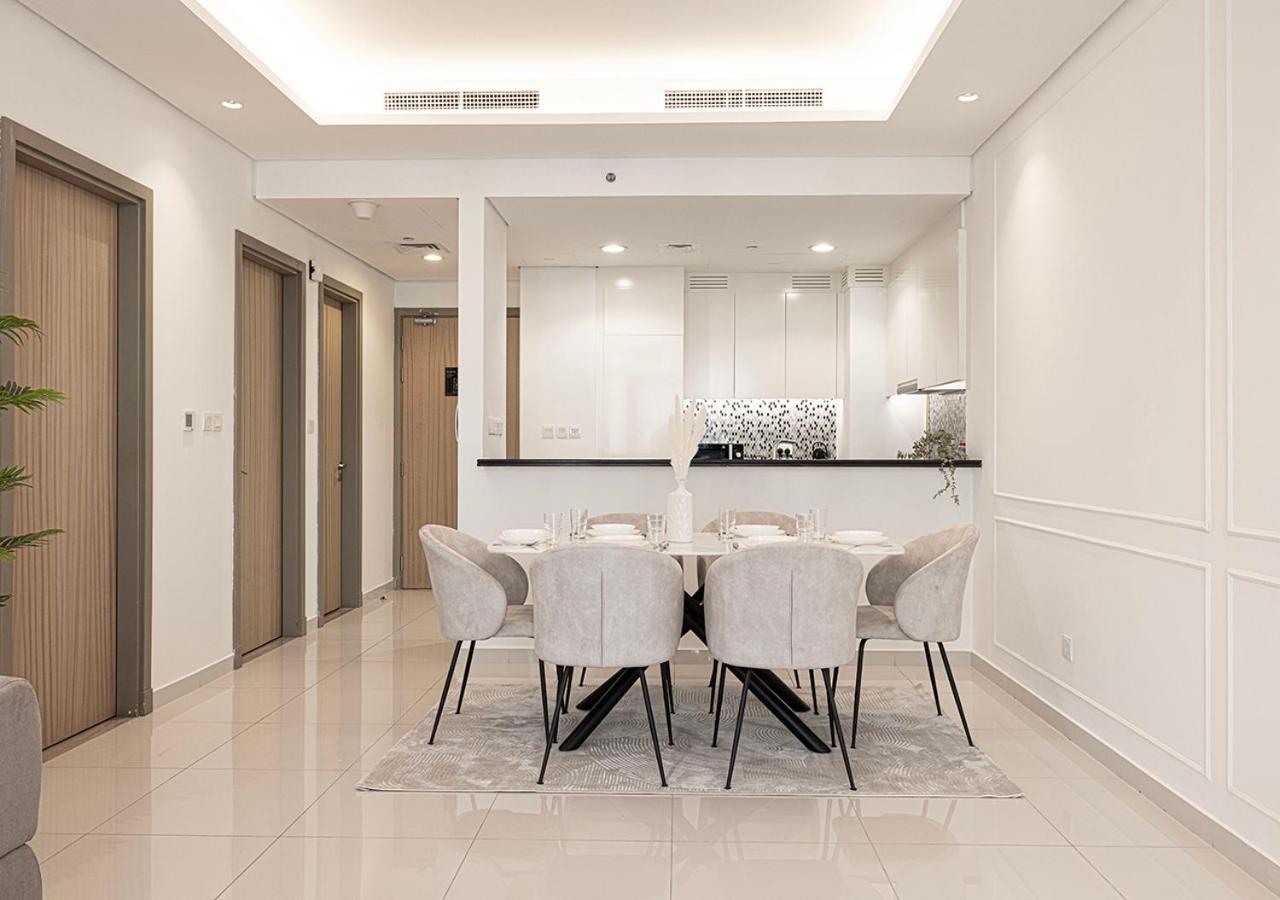 Bright High Floor In A 5 Star Resident Tower W Burj View And Access To 64th Infinity Pool, Gym, Sauna, Spa, Restaurants, Bars And Apartment