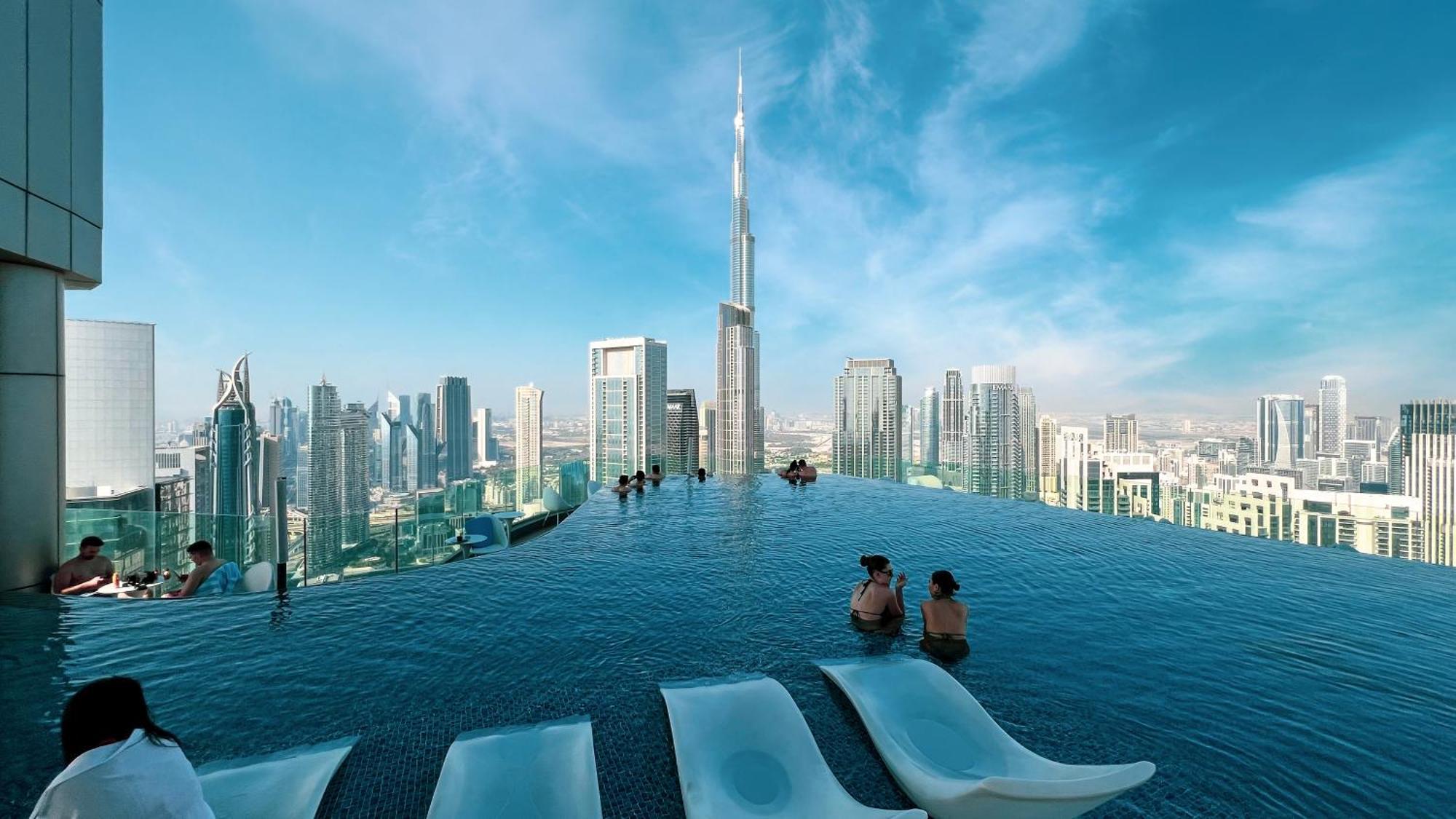 Bright High Floor In A 5 Star Resident Tower W Burj View And Access To 64th Infinity Pool, Gym, Sauna, Spa, Restaurants, Bars And Dubai
