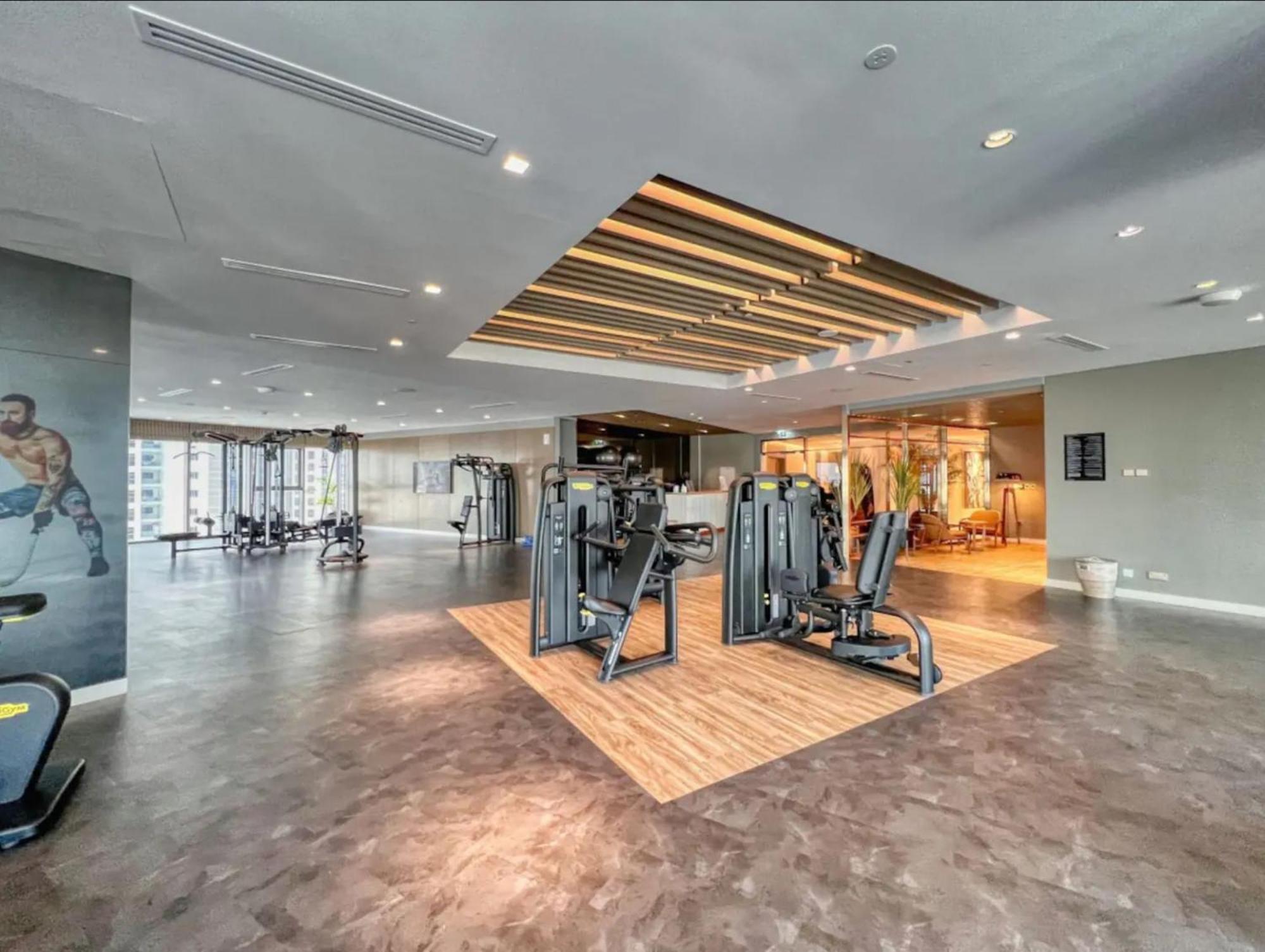 Bright High Floor In A 5 Star Resident Tower W Burj View And Access To 64th Infinity Pool, Gym, Sauna, Spa, Restaurants, Bars And Apartment