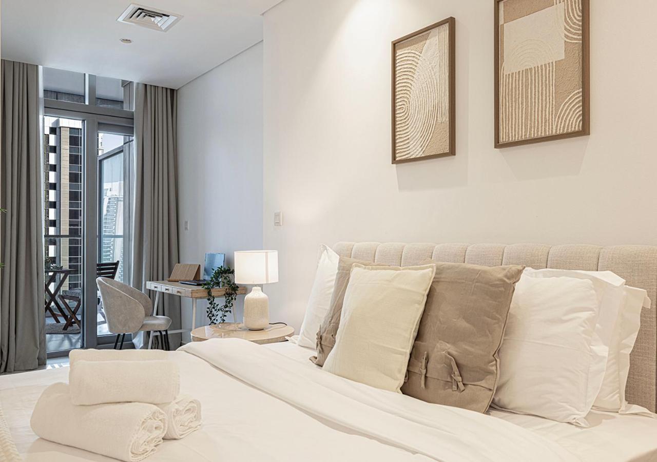 Apartment Bright High Floor In A 5 Star Resident Tower W Burj View And Access To 64th Infinity Pool, Gym, Sauna, Spa, Restaurants, Bars And *