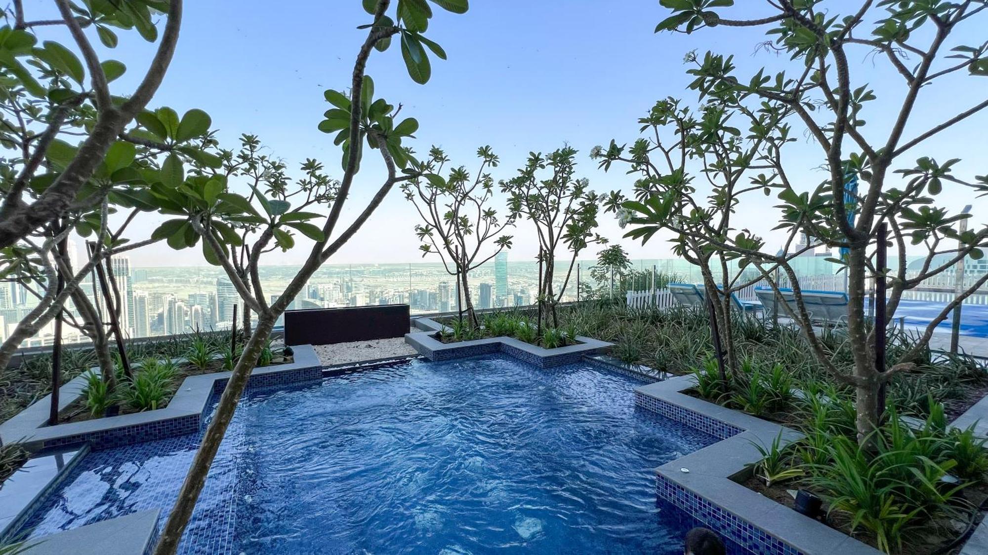Apartment Bright High Floor In A 5 Star Resident Tower W Burj View And Access To 64th Infinity Pool, Gym, Sauna, Spa, Restaurants, Bars And