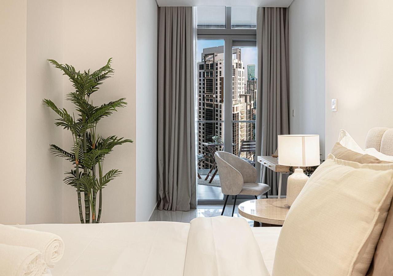 Bright High Floor In A 5 Star Resident Tower W Burj View And Access To 64th Infinity Pool, Gym, Sauna, Spa, Restaurants, Bars And Dubai