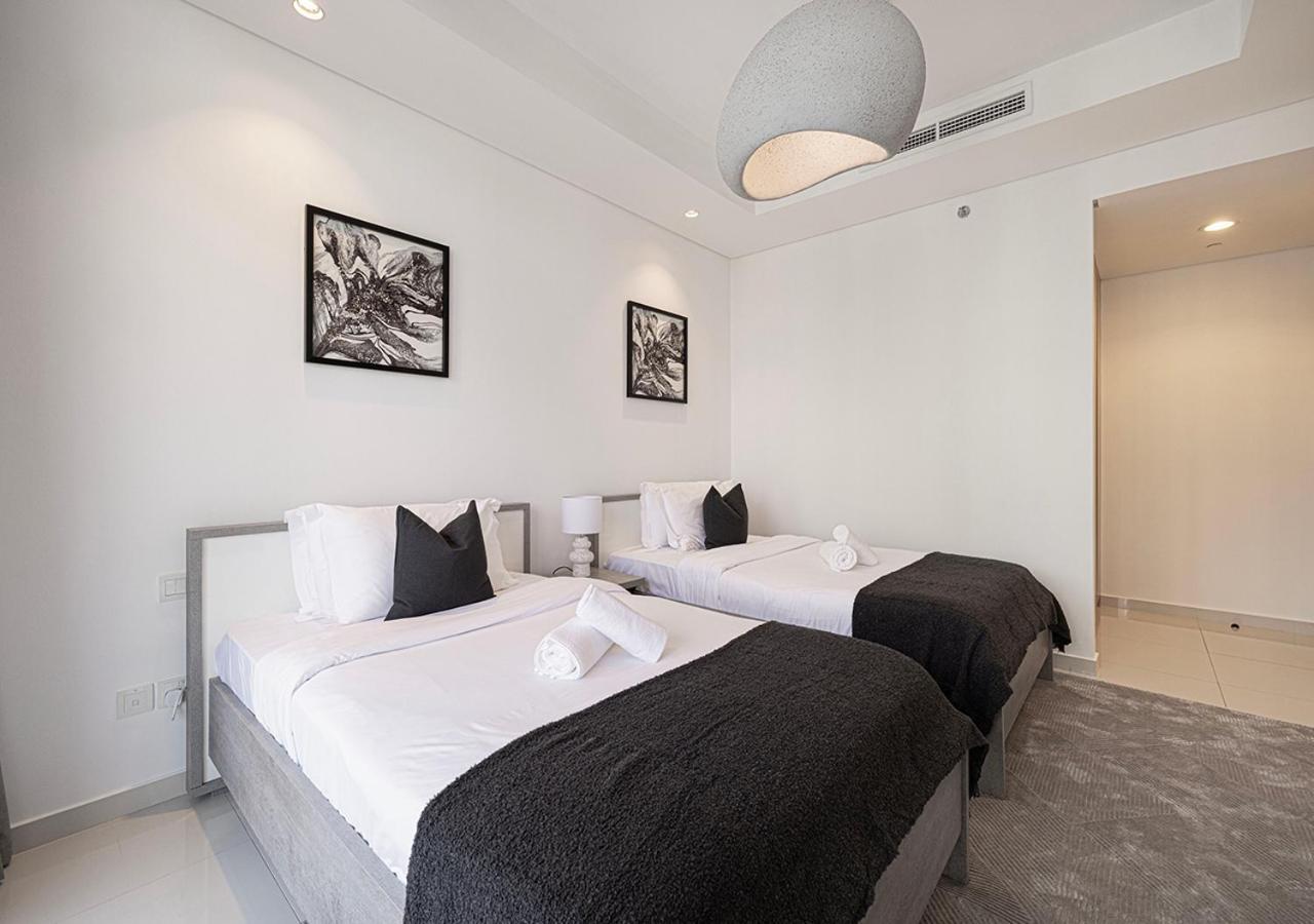 Bright High Floor In A 5 Star Resident Tower W Burj View And Access To 64th Infinity Pool, Gym, Sauna, Spa, Restaurants, Bars And Apartment Dubai
